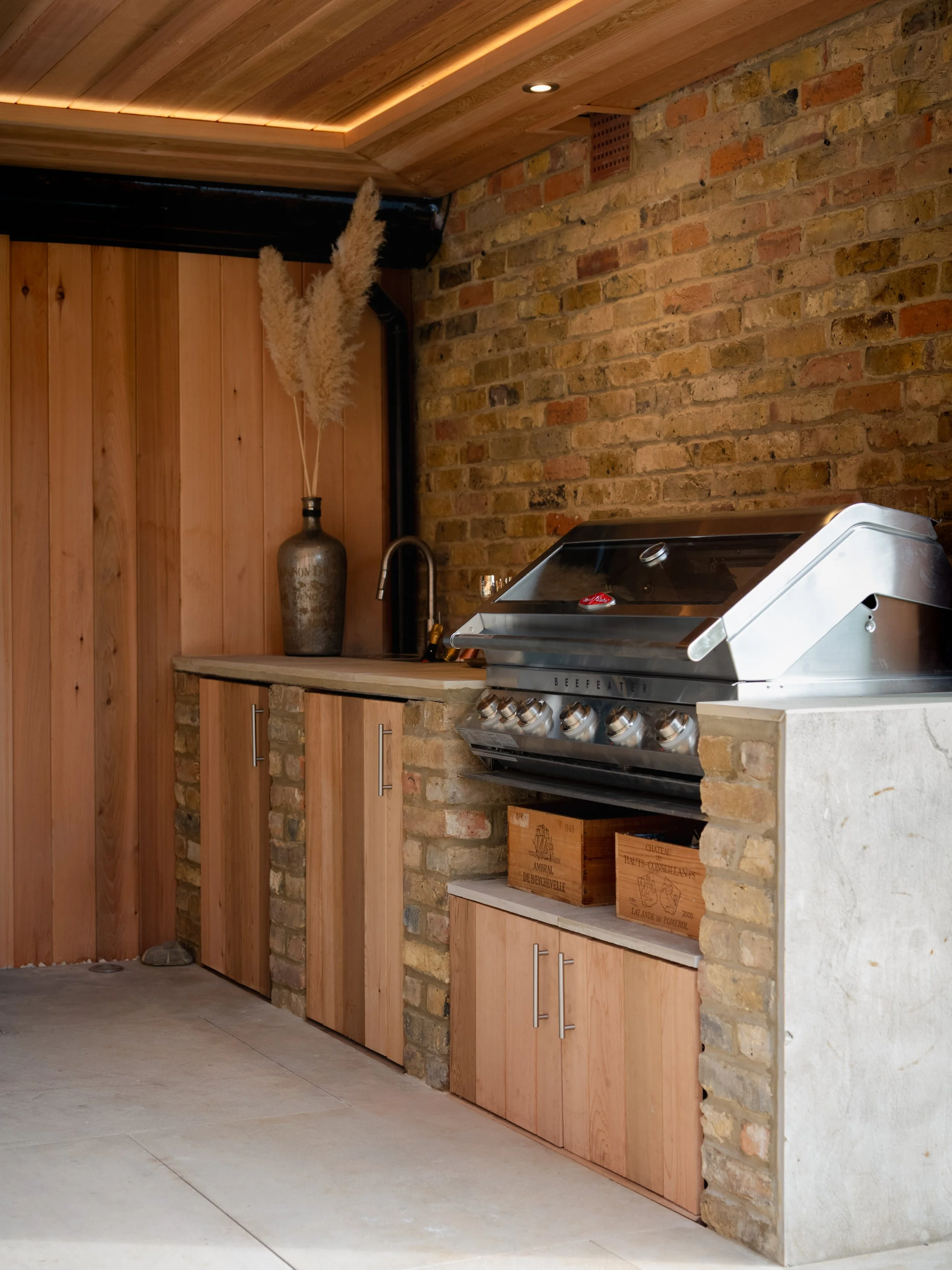 Outdoor Kitchen build and install by a garden design and landscaping serving surrey, hampshire, berkshire, camberley, ascot, london and surrounding areas. 