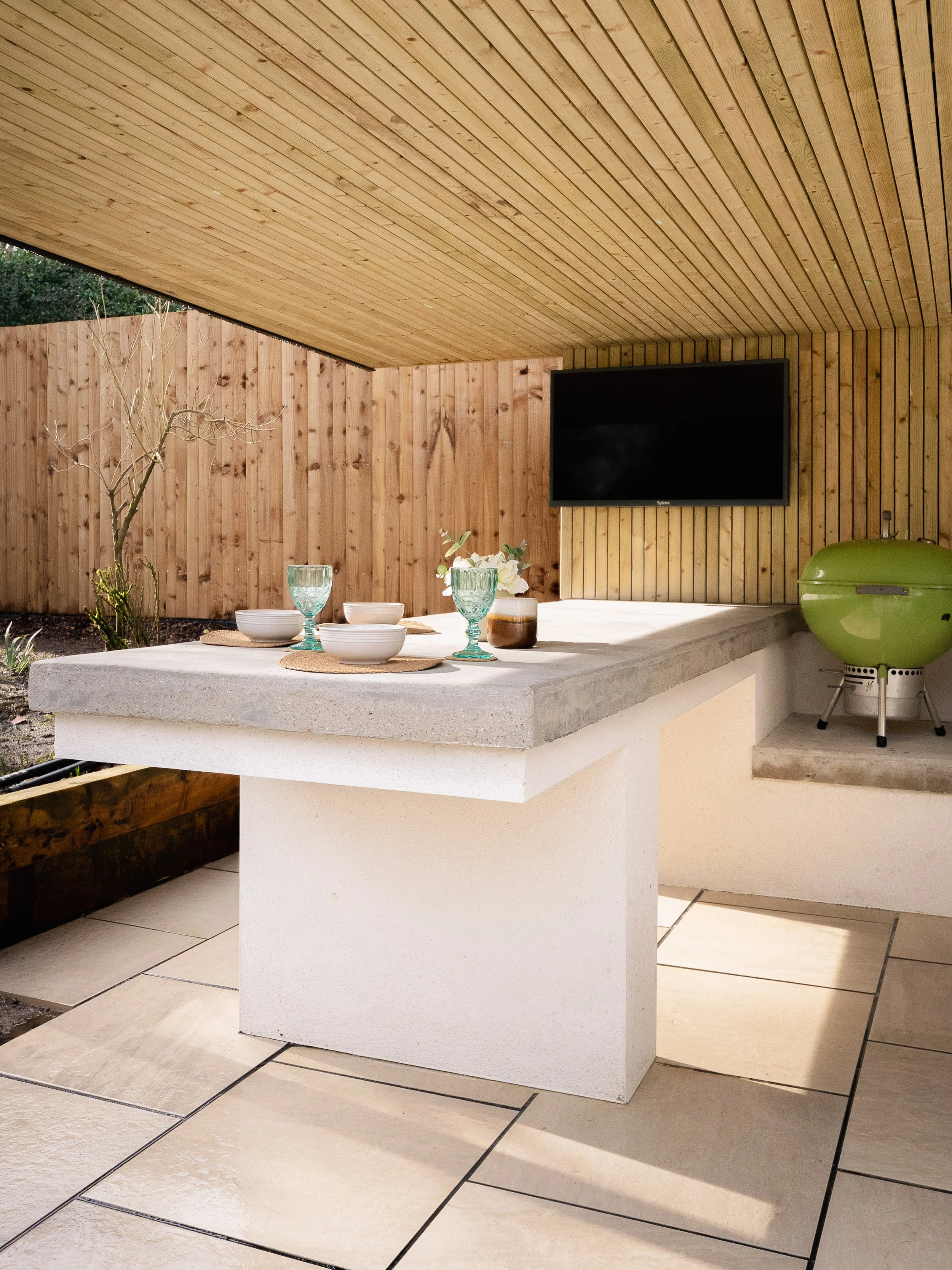 Outdoor Kitchen build and install by a garden design and landscaping serving surrey, hampshire, berkshire, camberley, ascot, london and surrounding areas. 
