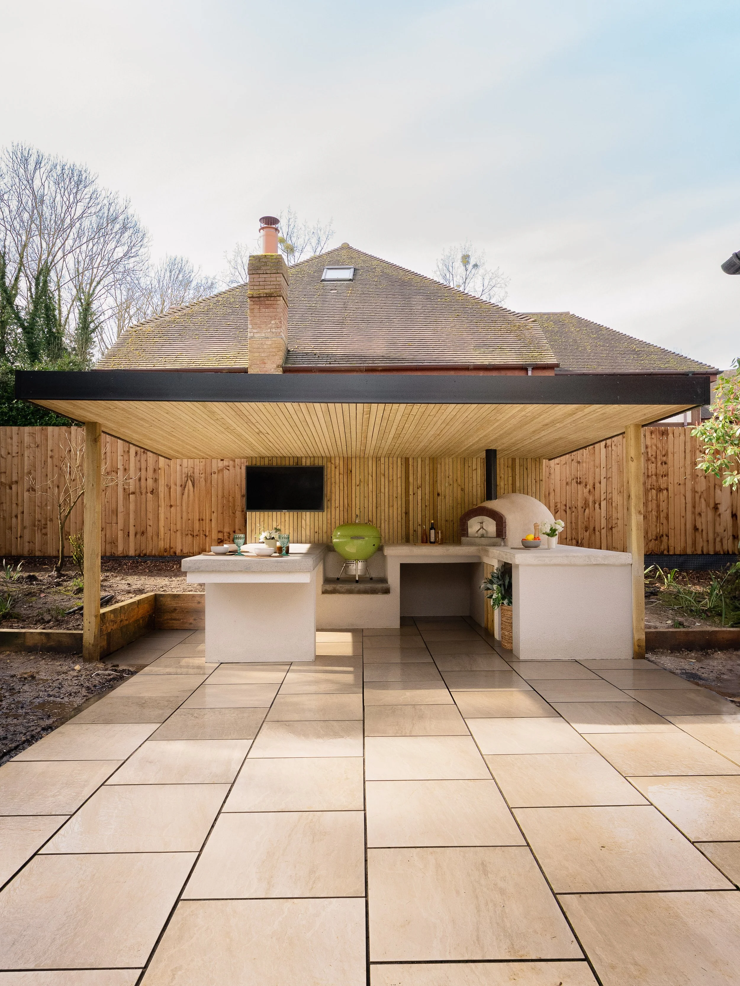 Outdoor Kitchen build and install by a garden design and landscaping serving surrey, hampshire, berkshire, camberley, ascot, london and surrounding areas. 