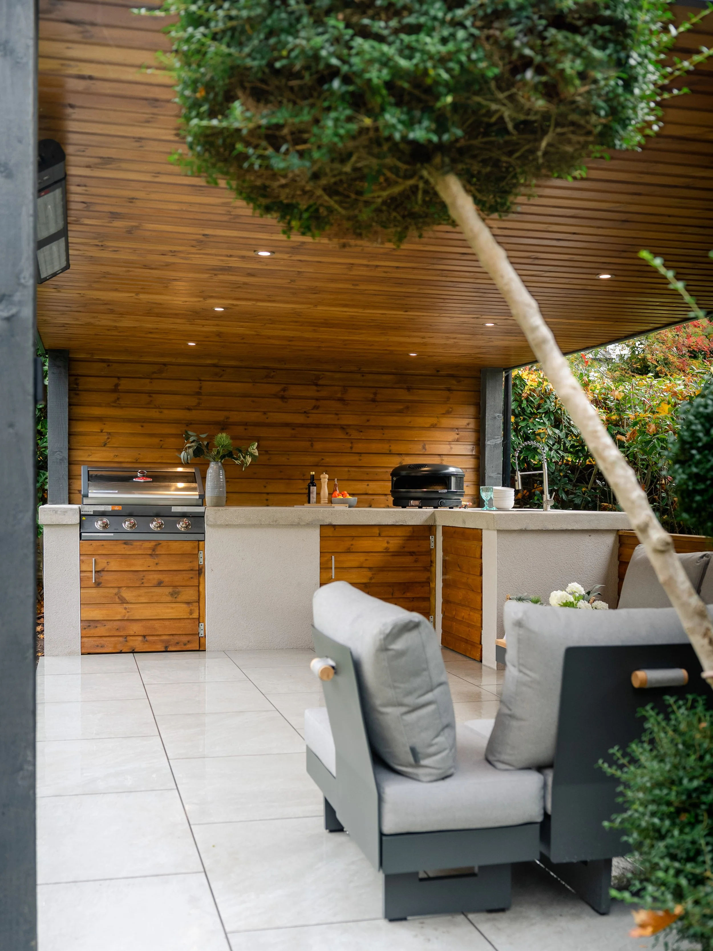 Outdoor Kitchen build and install by a garden design and landscaping serving surrey, hampshire, berkshire, camberley, ascot, london and surrounding areas. 