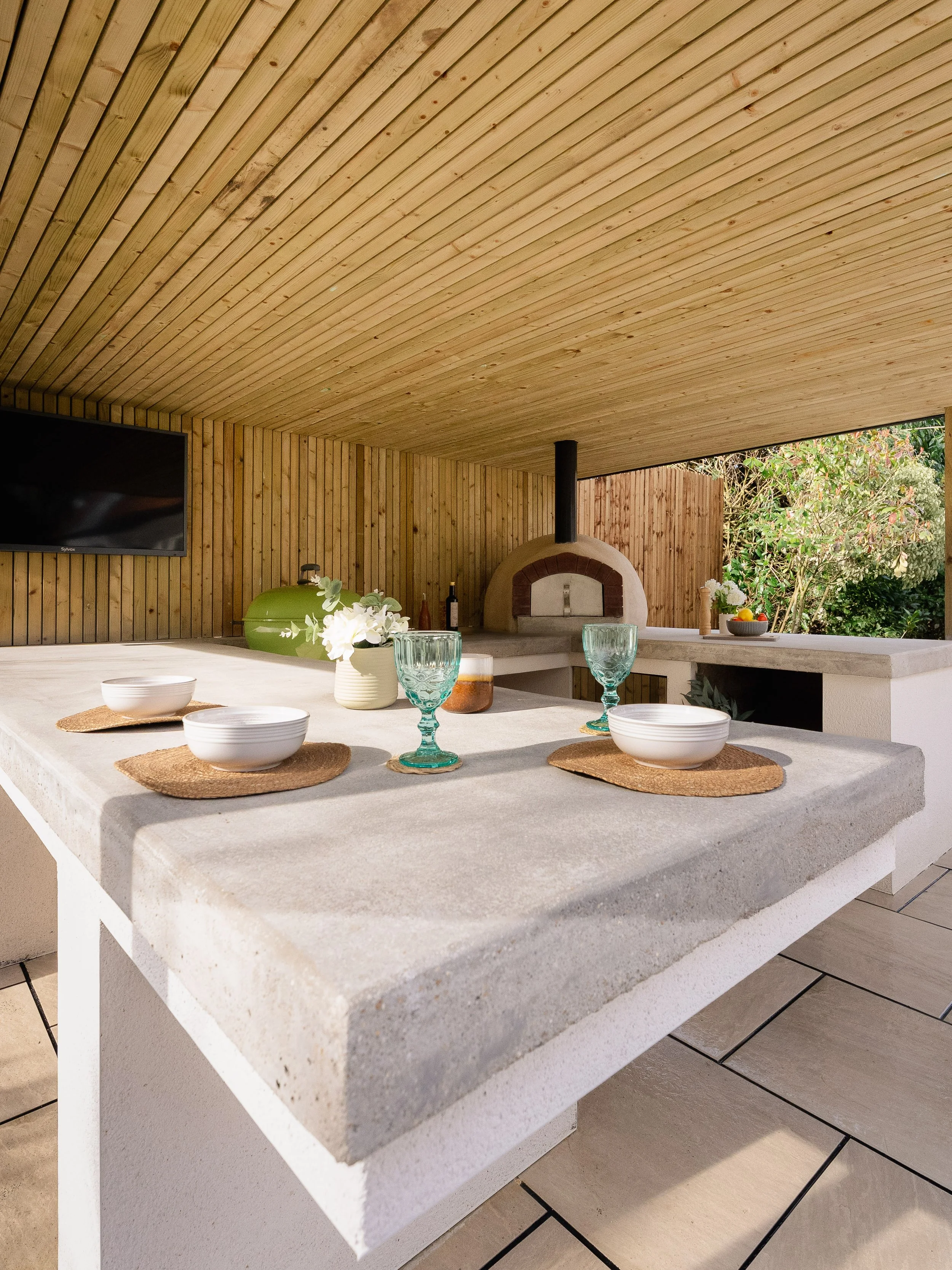 Outdoor Kitchen build and install by a garden design and landscaping serving surrey, hampshire, berkshire, camberley, ascot, london and surrounding areas. 
