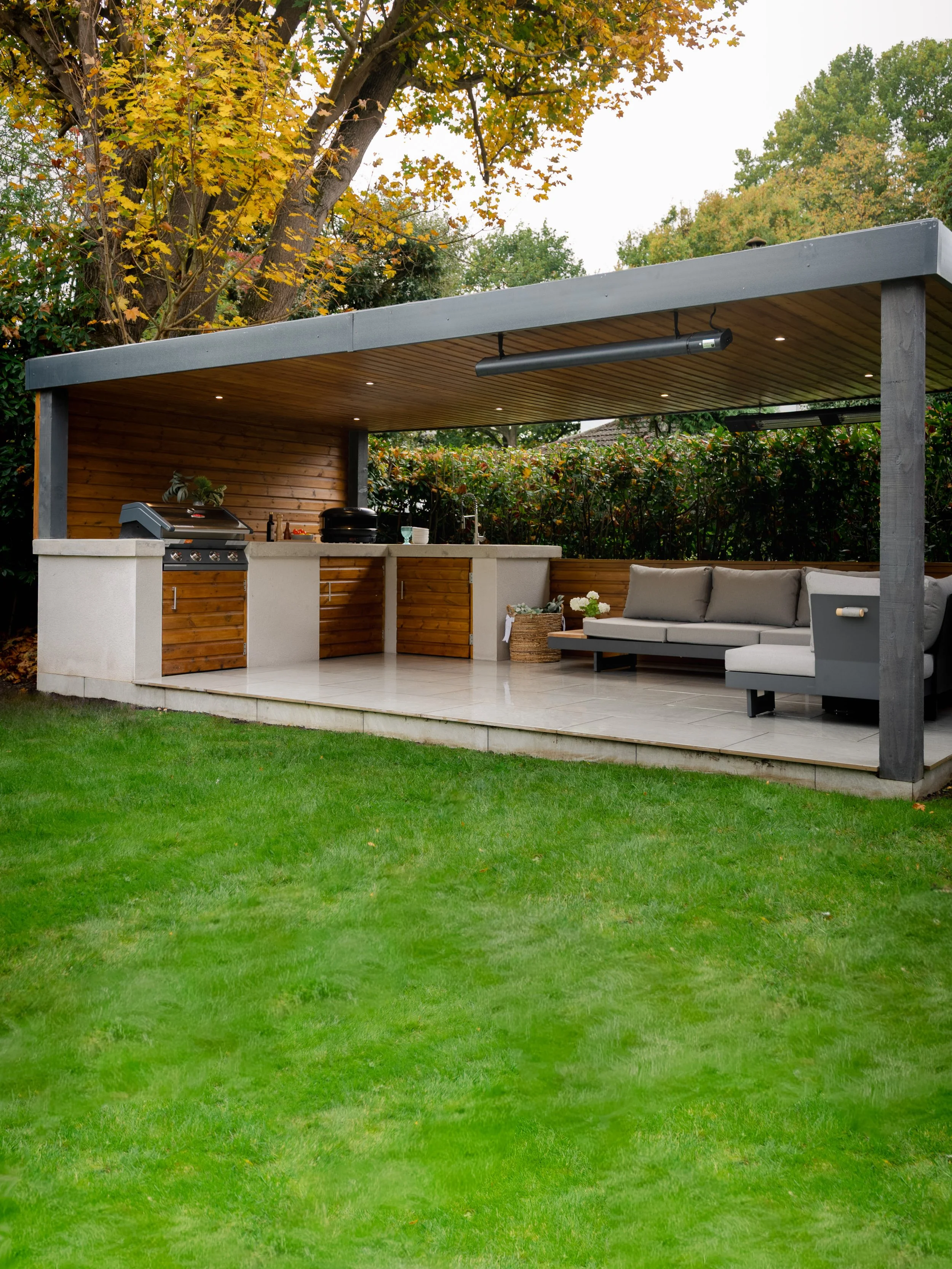 Outdoor Kitchen build and install by a garden design and landscaping serving surrey, hampshire, berkshire, camberley, ascot, london and surrounding areas. 