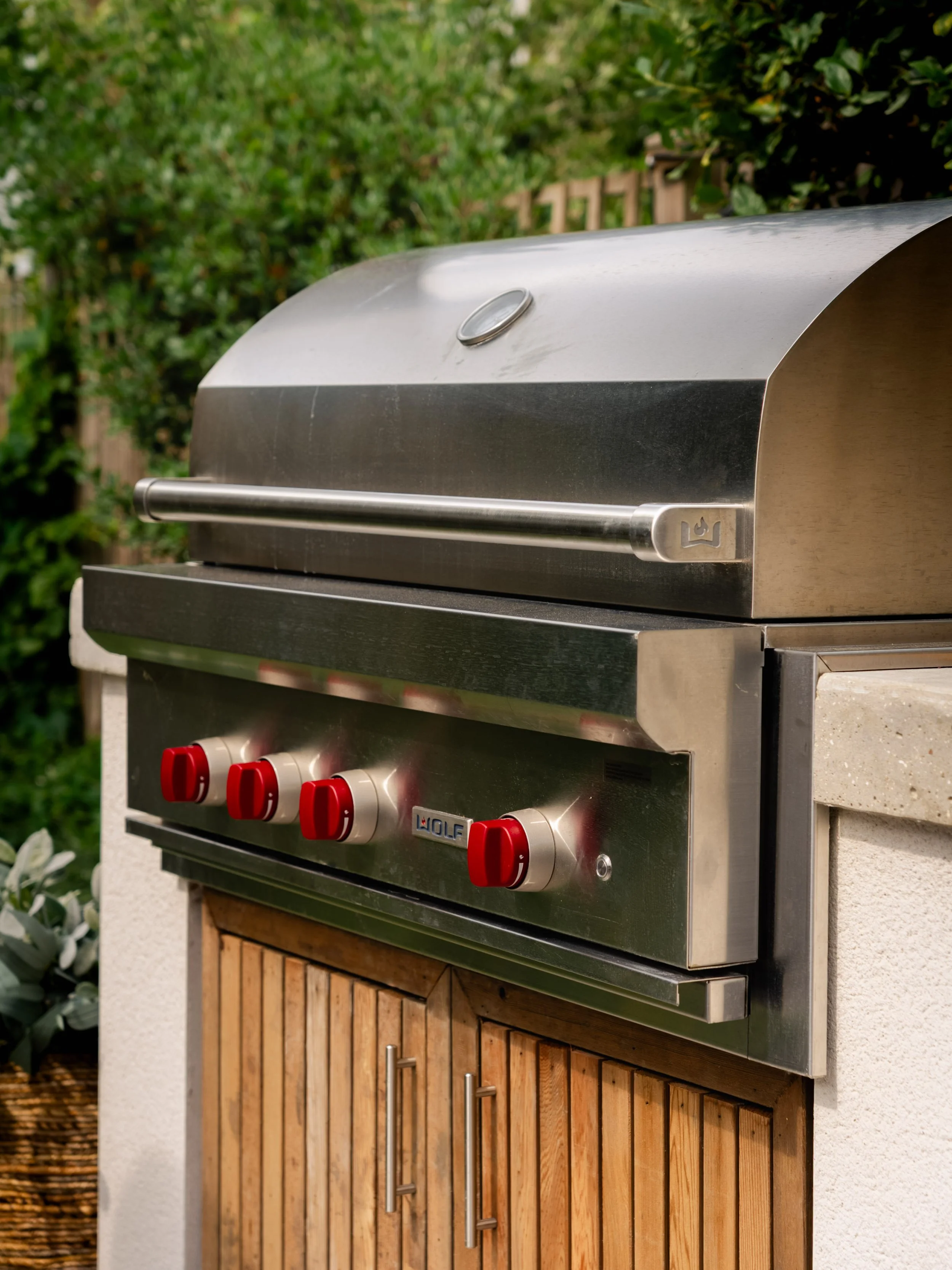 Outdoor Kitchen build and install by a garden design and landscaping serving surrey, hampshire, berkshire, camberley, ascot, london and surrounding areas. 