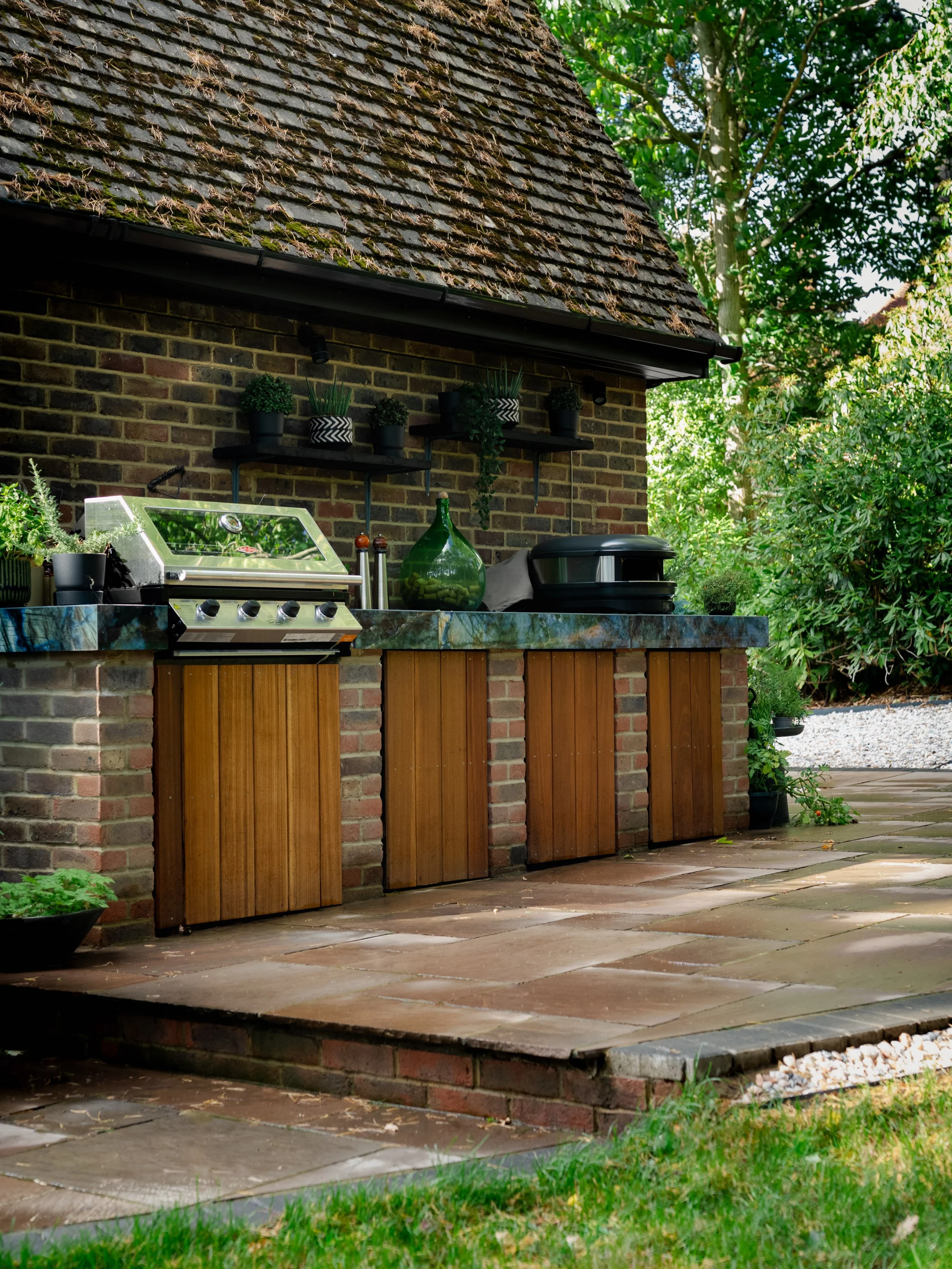 Outdoor Kitchen build and install by a garden design and landscaping serving surrey, hampshire, berkshire, camberley, ascot, london and surrounding areas. 