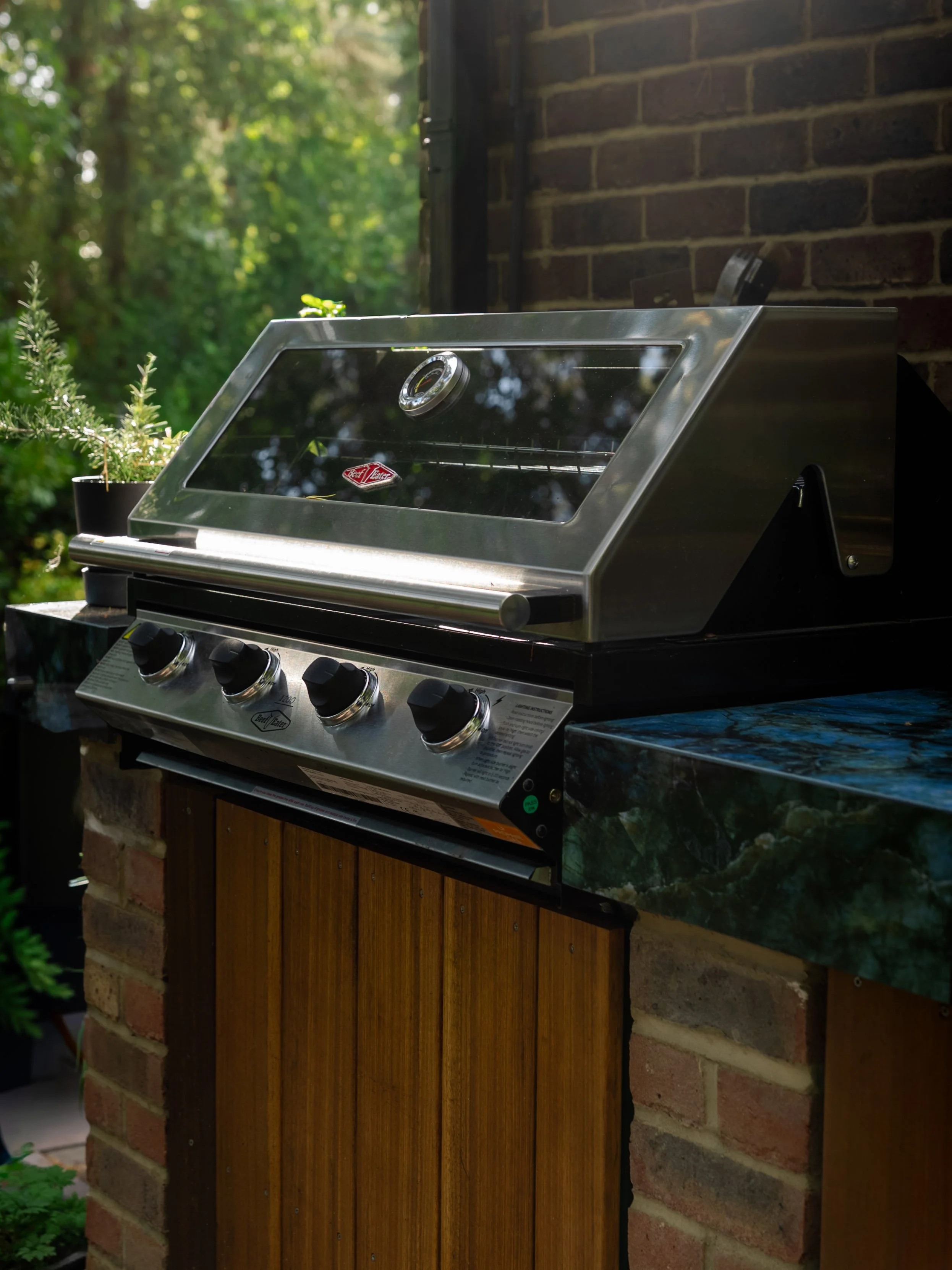 Outdoor Kitchen build and install by a garden design and landscaping serving surrey, hampshire, berkshire, camberley, ascot, london and surrounding areas. 
