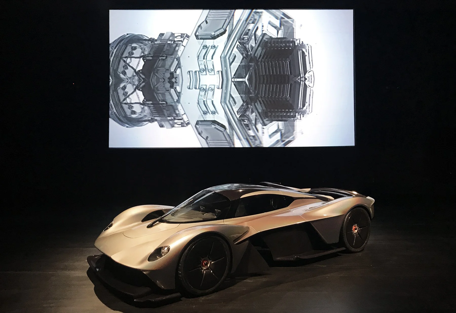 Aston-Martin-00.jpg