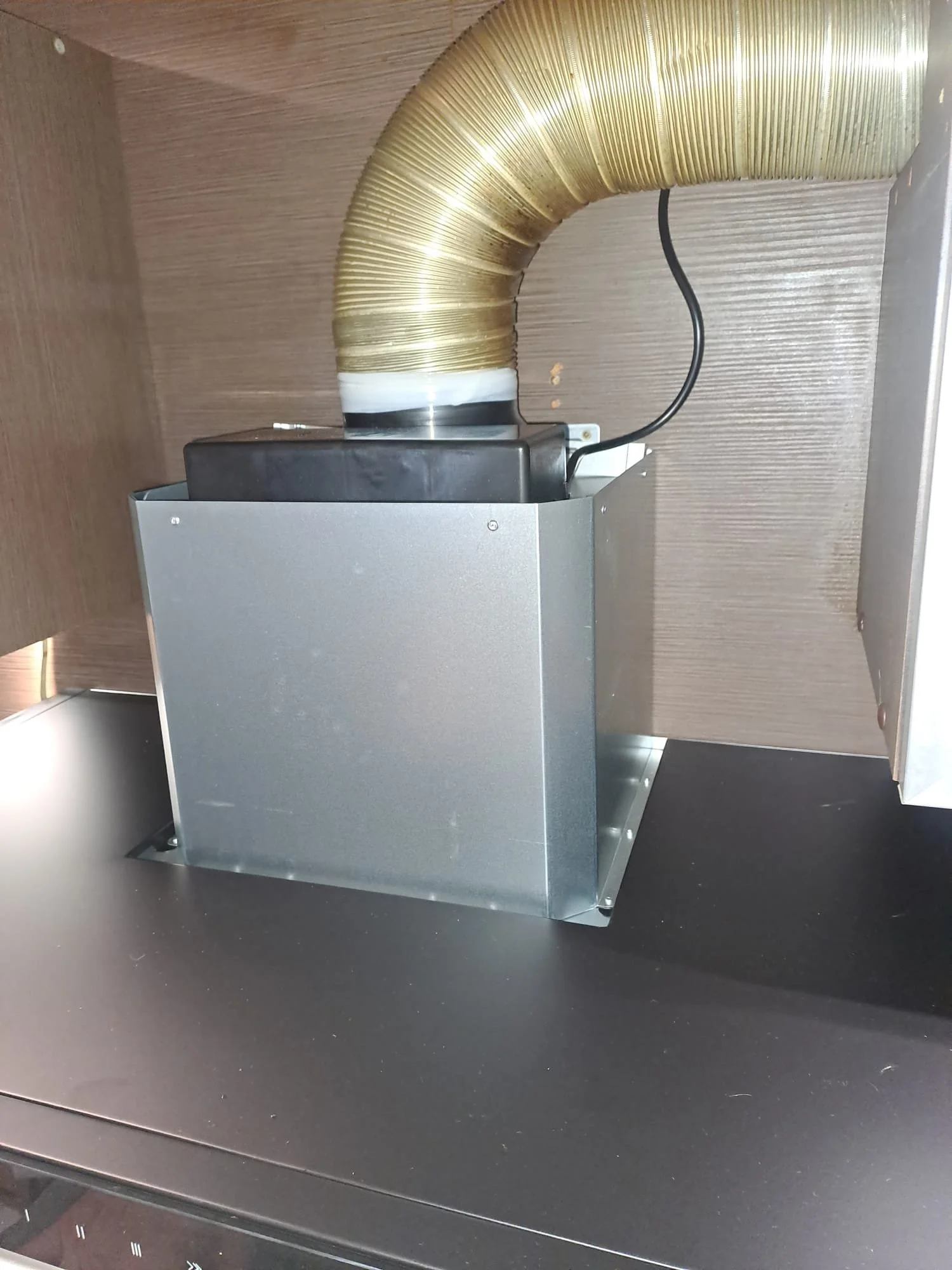 banda autosudanta pe conexiuni (aer-hota).jpg (Copy)