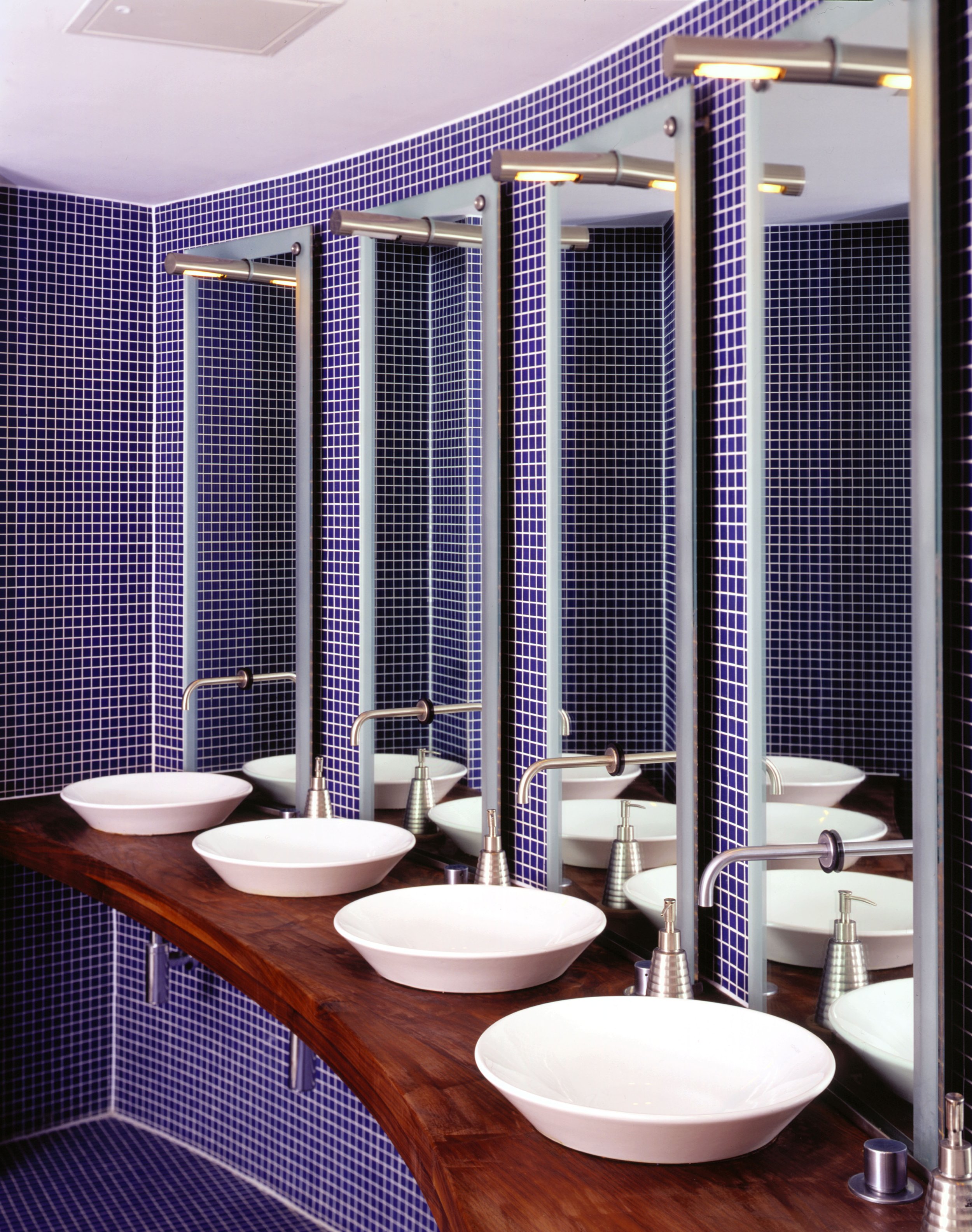 Gents cloakroom.jpg