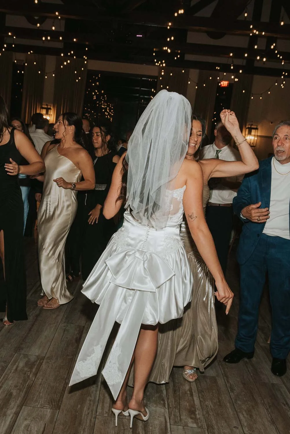 timeless chic wedding dress idea