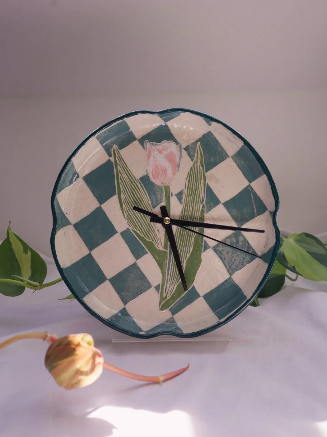 Tulip Hanging Wall Clock Style 1