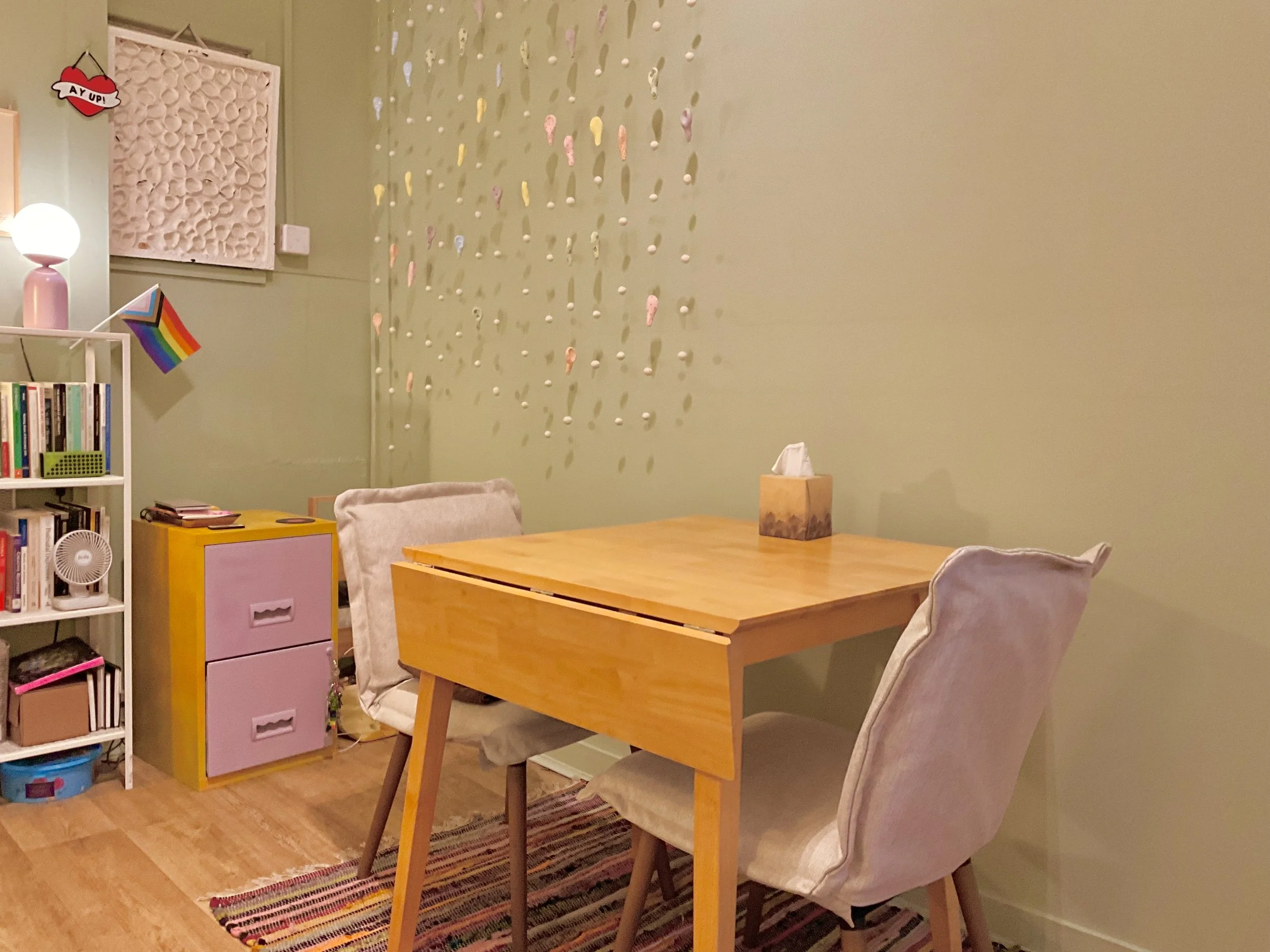 Showing the table and chairs in the therapy studio