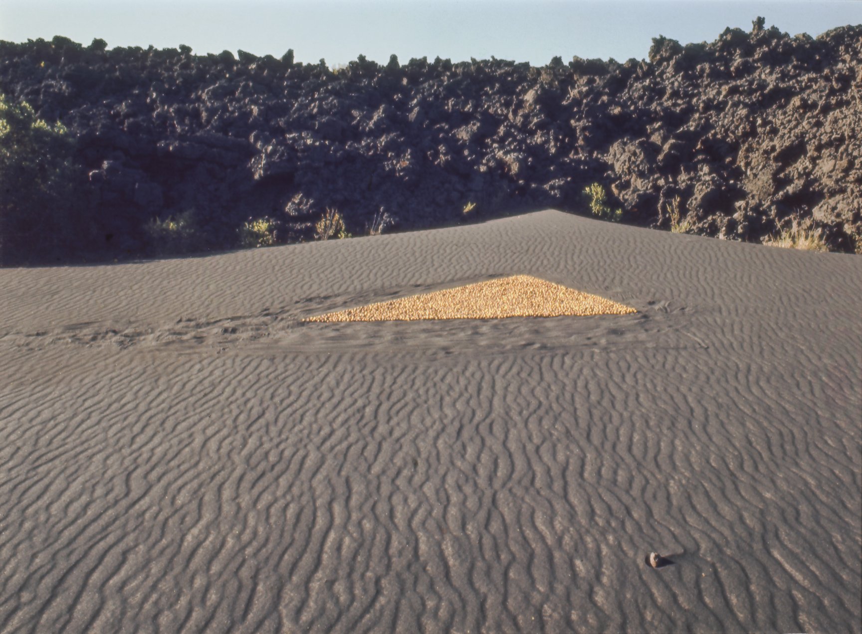  Apple Triangle , Parícutin Vulcano, Mexico, 1970. Photo by Peter Hutchinson.