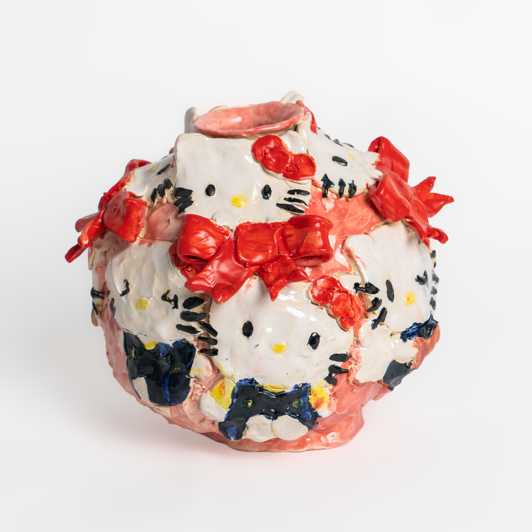  Hello Kitty Bow , 2023
Stoneware, majolica, and glaze
19 x 21.5 x 19 cm | 7 1/2 x 8 1/2 x 7 1/2 in