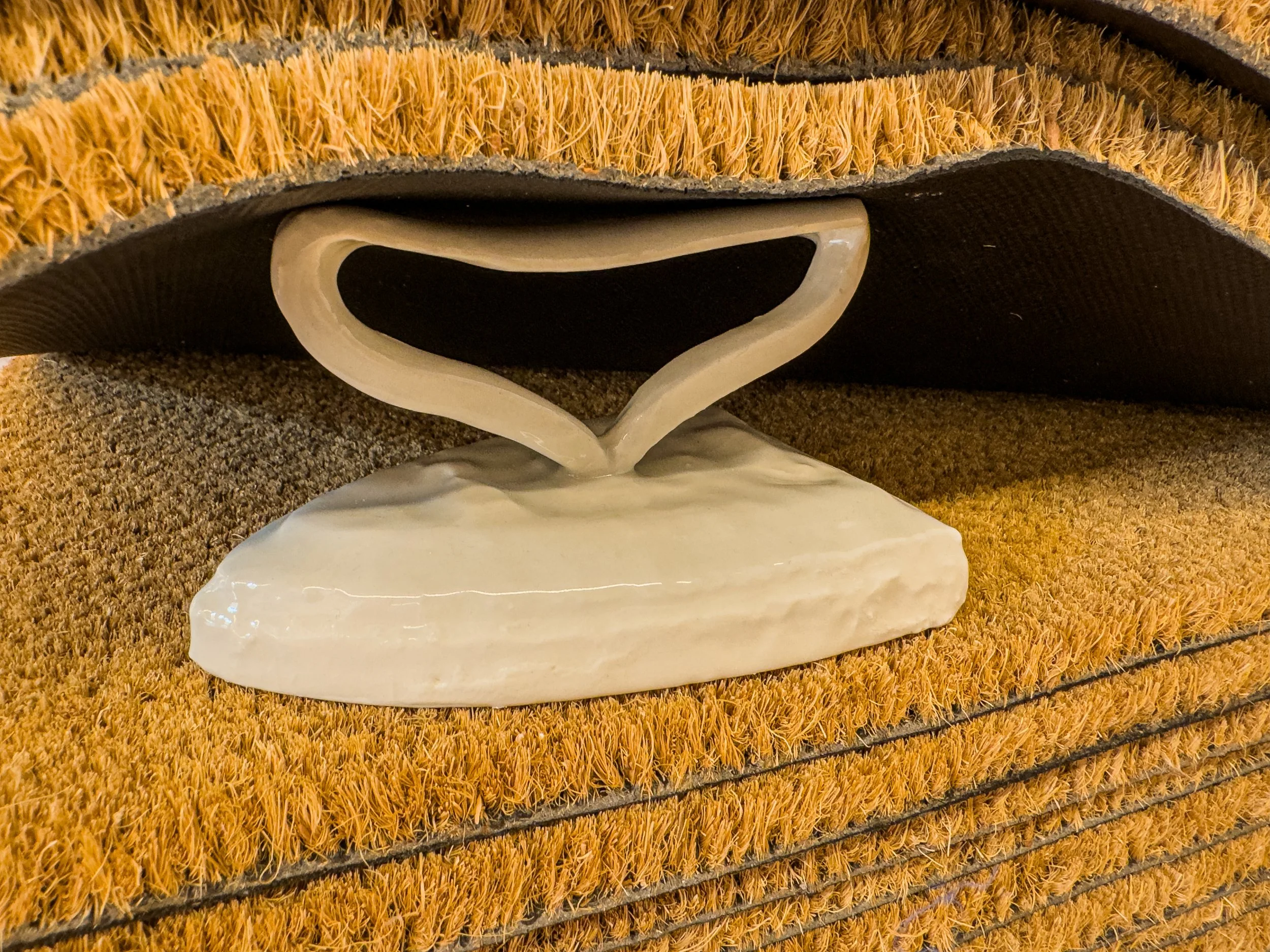 LaRissa Rogers
Detail  A stratigraphic threshold of broken inheritance , 2025
Door mats, cast porcelain family heirlooms
30 x 17 x 36 in | 76 x 43 x 91 cm