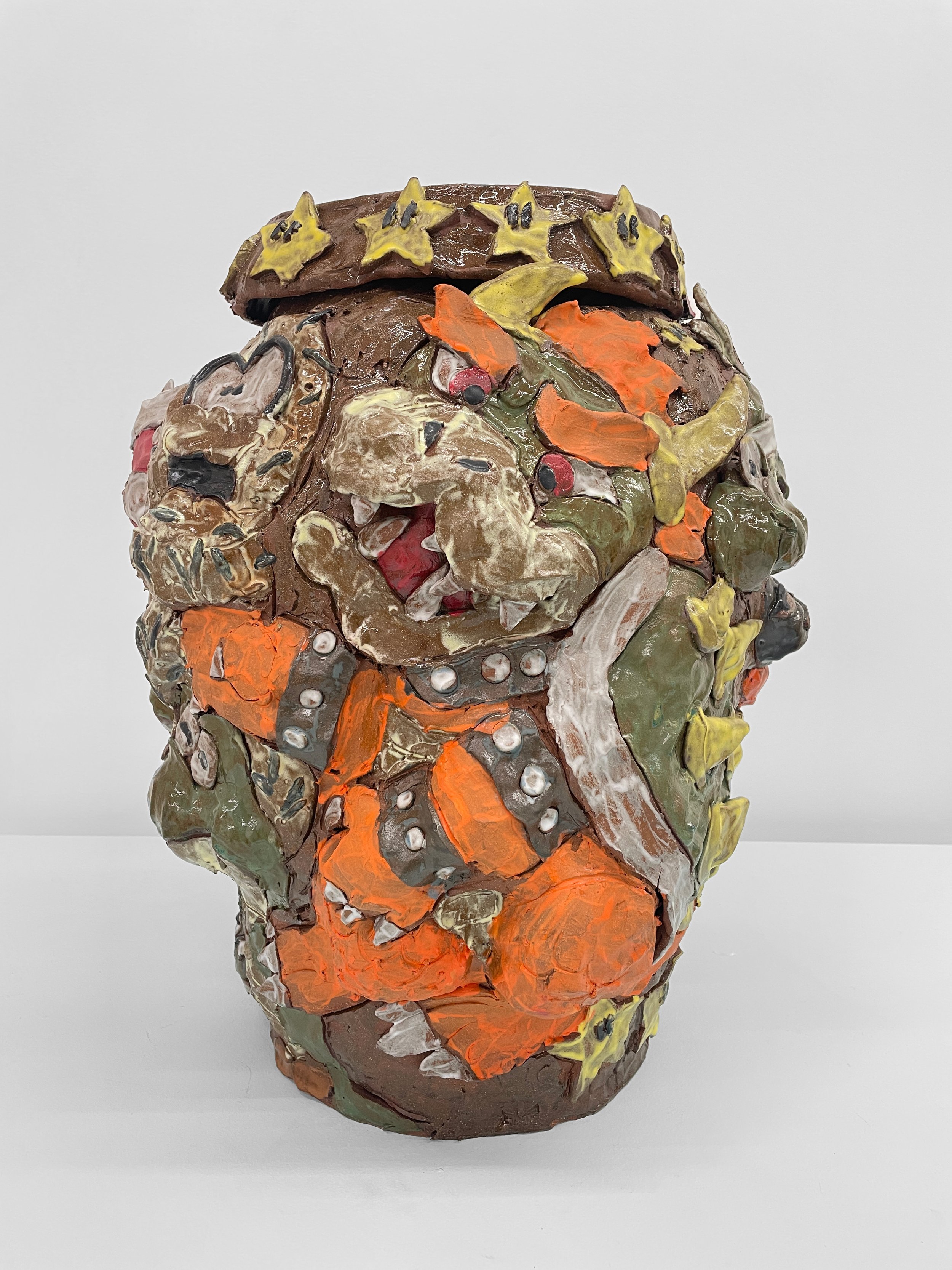  Mario Onggi , 2023
Stoneware, glaze, and underglaze
48 x 38 x 38 cm | 19 x 15 x 15 in