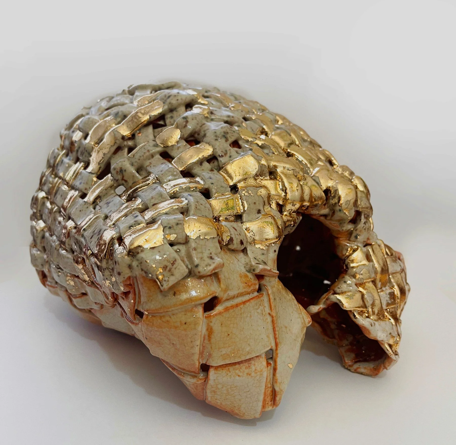  Gold Blush , 2022
Glazed stoneware, gold leaf
19 x 26 x 21 cm | 7 1/2 x 10 1/4 x 8 1/4 in