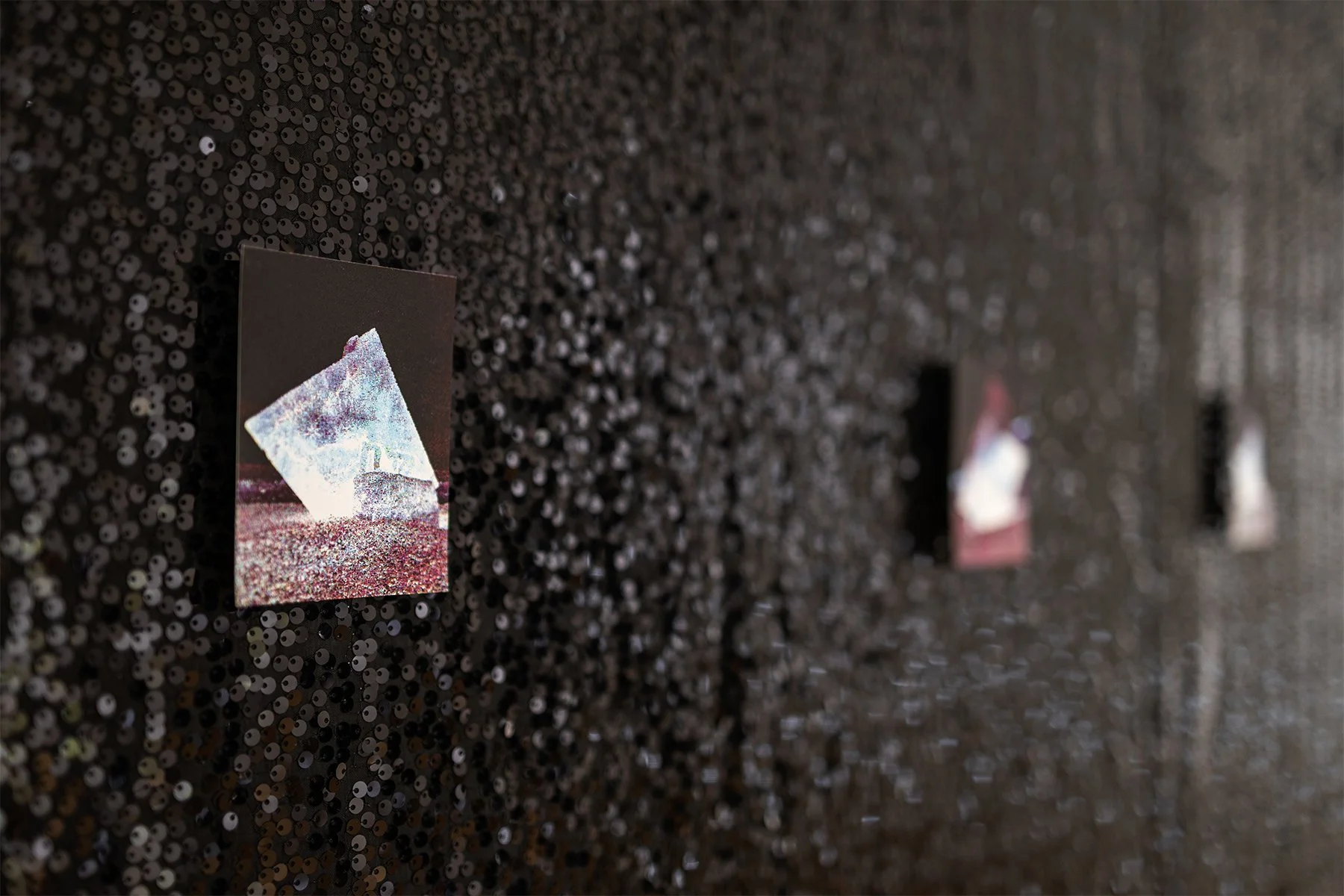 Bunker I,II,III
- sérigraphie en quadrichromie sur papier Somerset et tissu pailleté. 