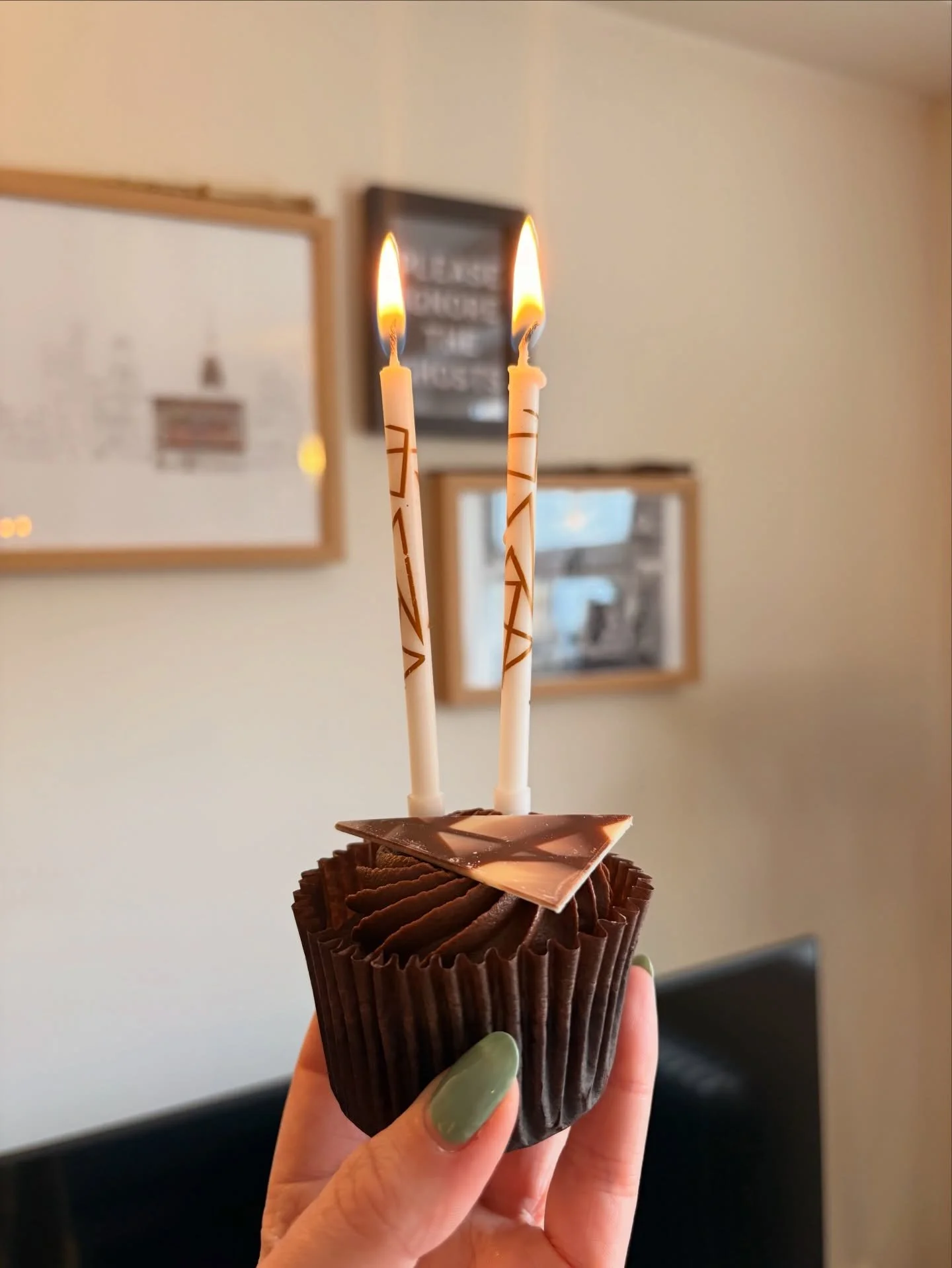 👼🪽Happy heavenly birthday Mum and Dad (sorry it&rsquo;s a week late Dad, but I can&rsquo;t be eating that many cupcakes so you need to share!) 

I spend every day researching the history of grief, but find talking about my own grief difficult. So t
