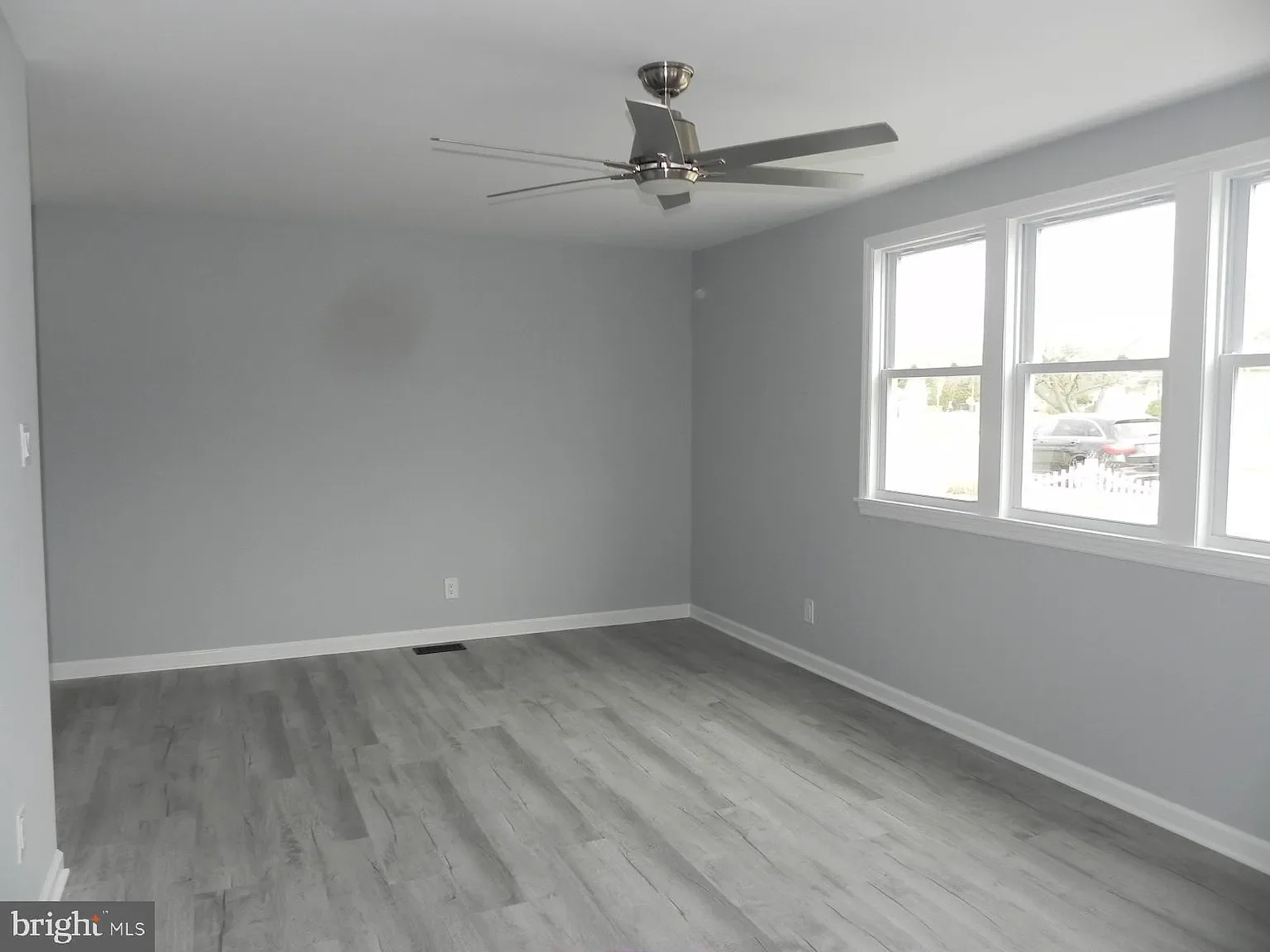 AFTER LIVING ROOM
