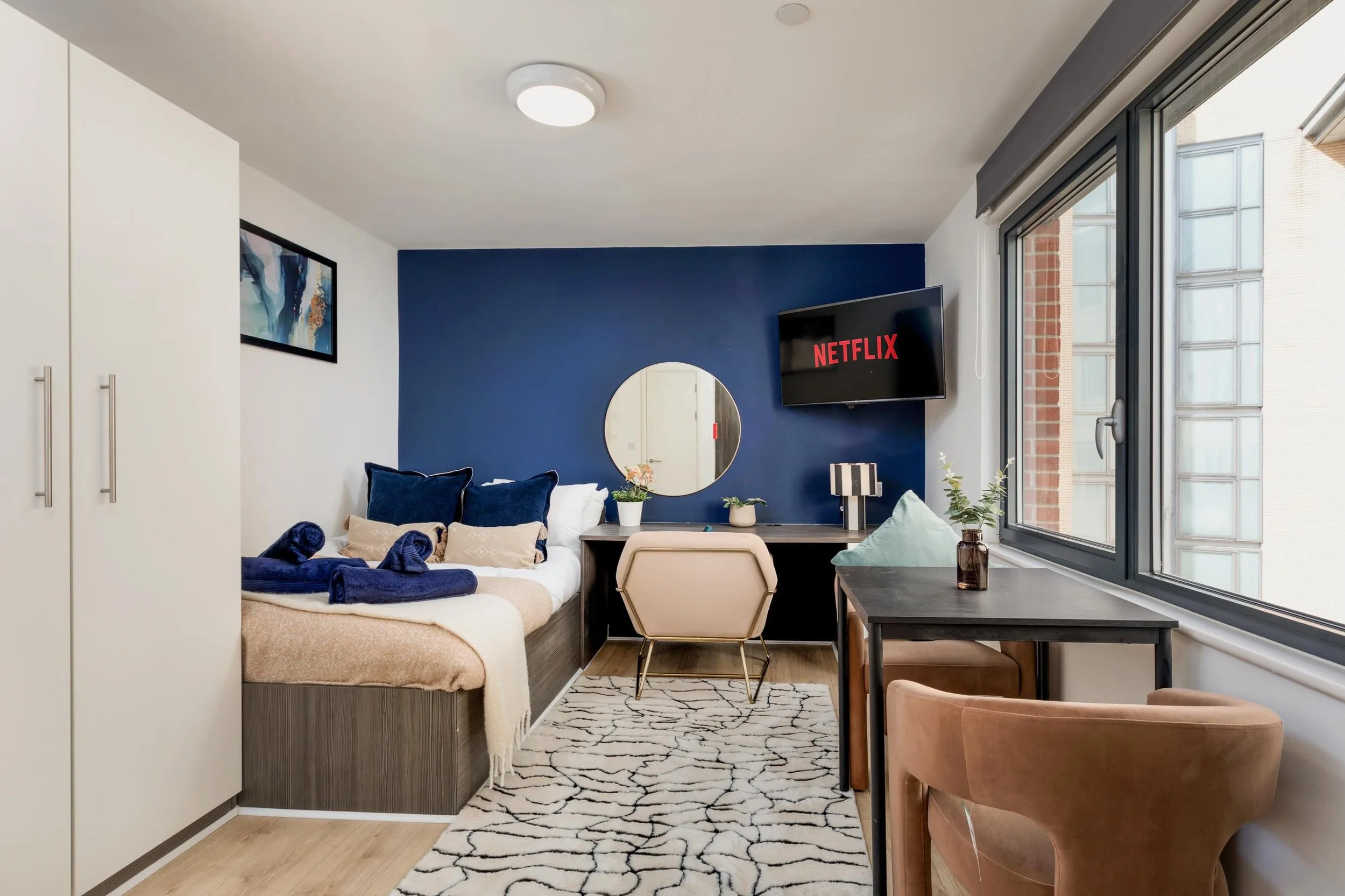 🏠 Sheffield Stylish City Centre Studio | Sleeps 2!

Stay in the heart of Sheffield in this stylish, modern studio - perfect for couples, solo travellers, or business stays. Presented by Bailey Serviced Stays, this thoughtfully designed space is just