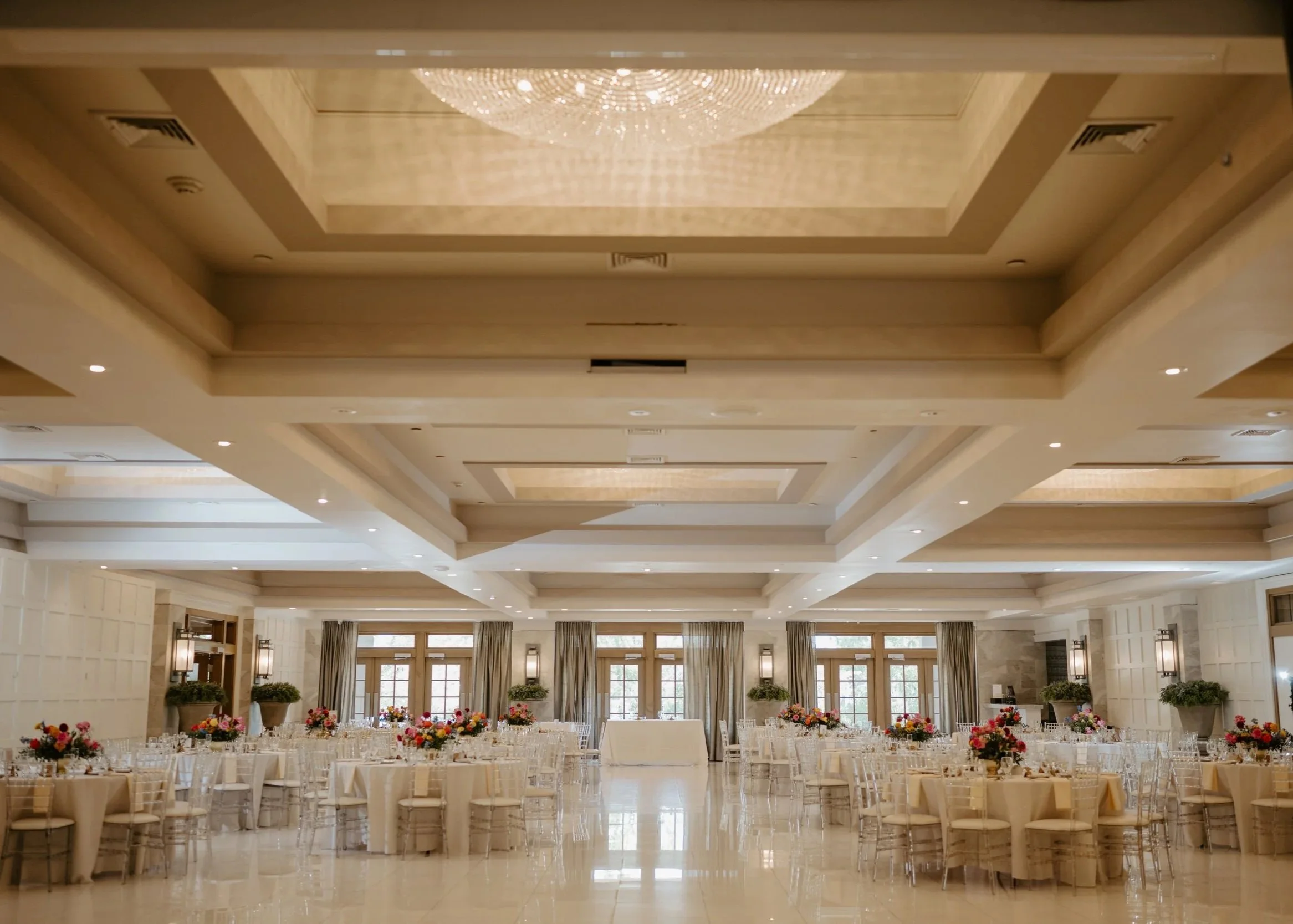 Spacious ballroom in Hudosn Valley with timeless aesthetic