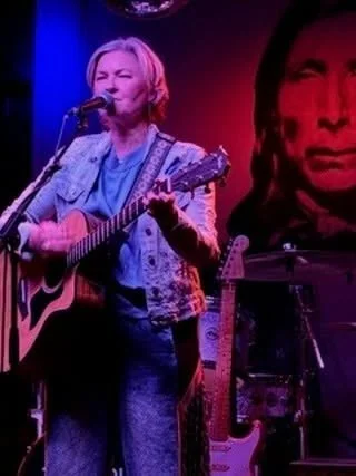 Some more flicks from our Music For Stories fundraiser 🤍🎸