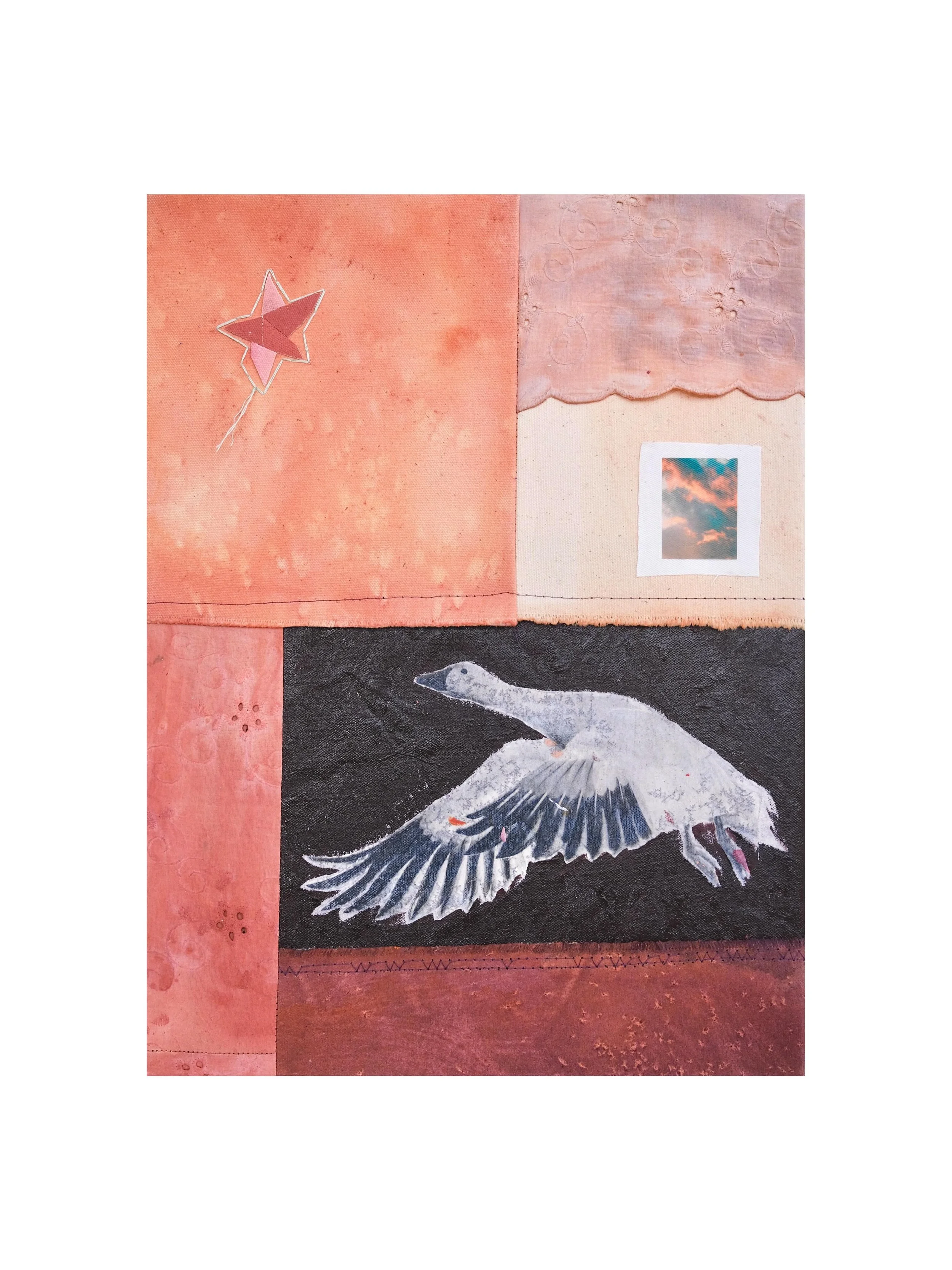 J&rsquo;aime beaucoup l&rsquo;assemblage des techniques dans une &oelig;uvre. Ici: tissus r&eacute;cup&eacute;r&eacute;s et teints, collage, broderie, transfert photographique, photographie, couture.

Arcanes polaires VI
16 X 12 X 0,75 po
&OElig;uvre
