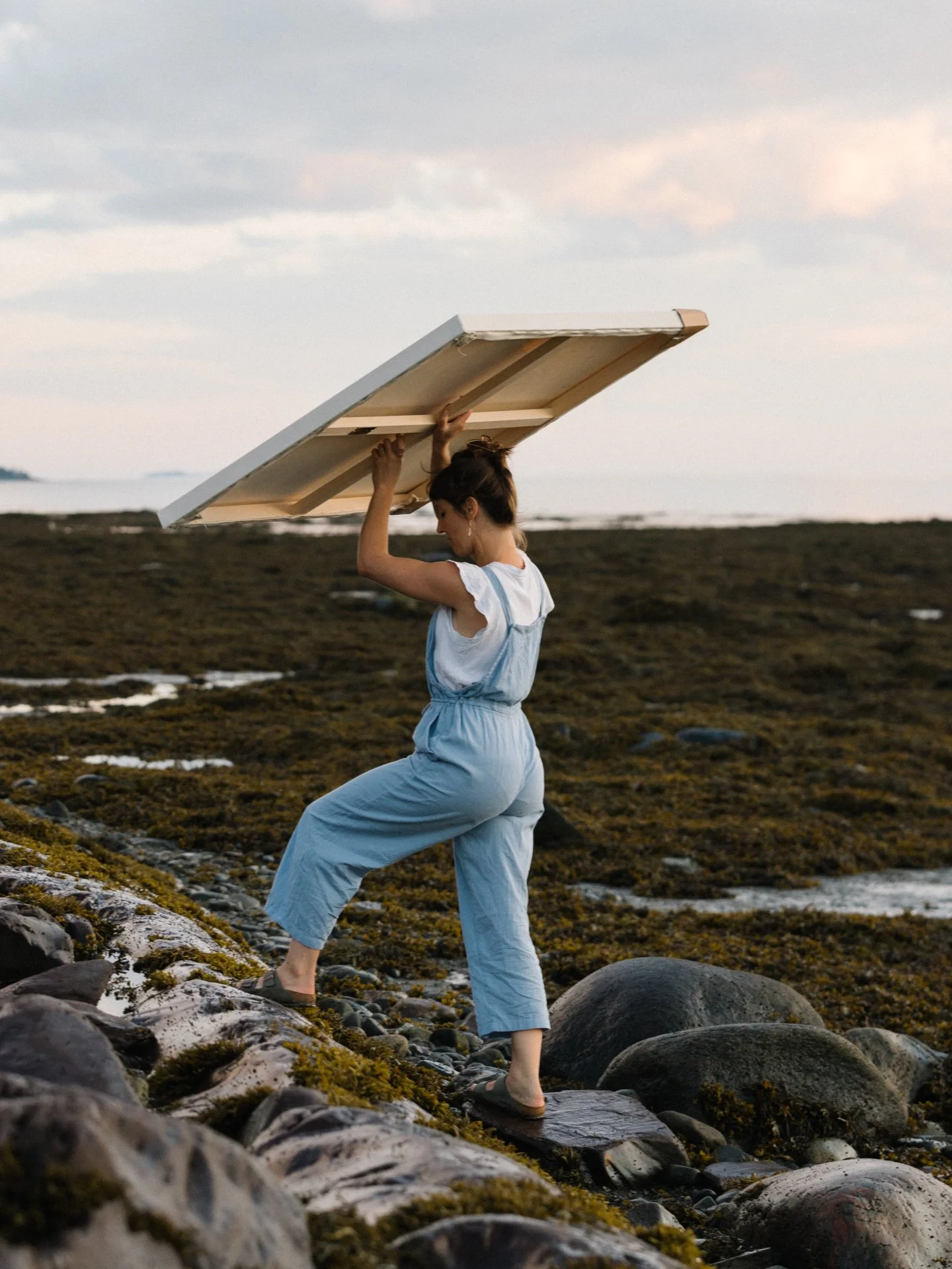 Supporter une pratique &agrave; bout de bras.
Je ne l'avais jamais vue comme &ccedil;a, cette photo-l&agrave;, auparavant. Aujourd'hui, en plein c&oelig;ur de ma quatri&egrave;me ann&eacute;e &agrave; temps plein comme artiste en arts visuels, l'imag