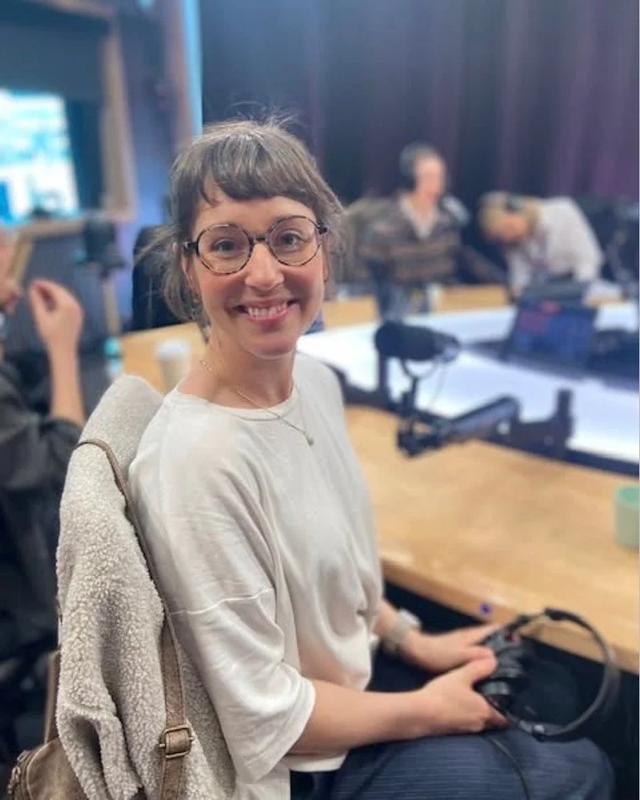 Il y a trois semaine, j'ai eu le privil&egrave;ge immense d'&ecirc;tre invit&eacute;e &agrave; parler de ma pratique sur les ondes nationales de notre radio d'&Eacute;tat &agrave; l'&eacute;mission De l'huile sur le feu anim&eacute;e par la superbe @