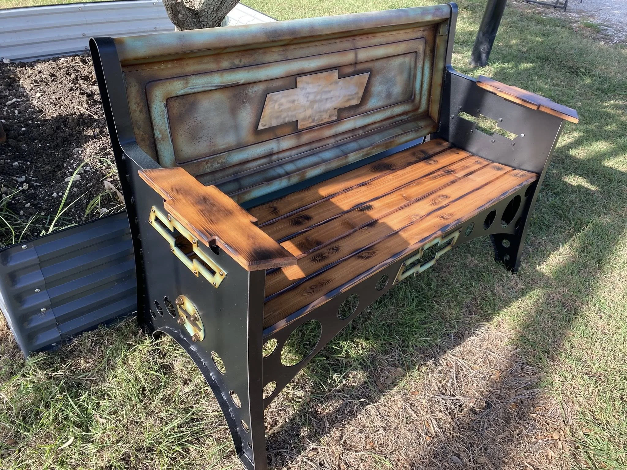 1954-chevy-tailgate-bench-detai