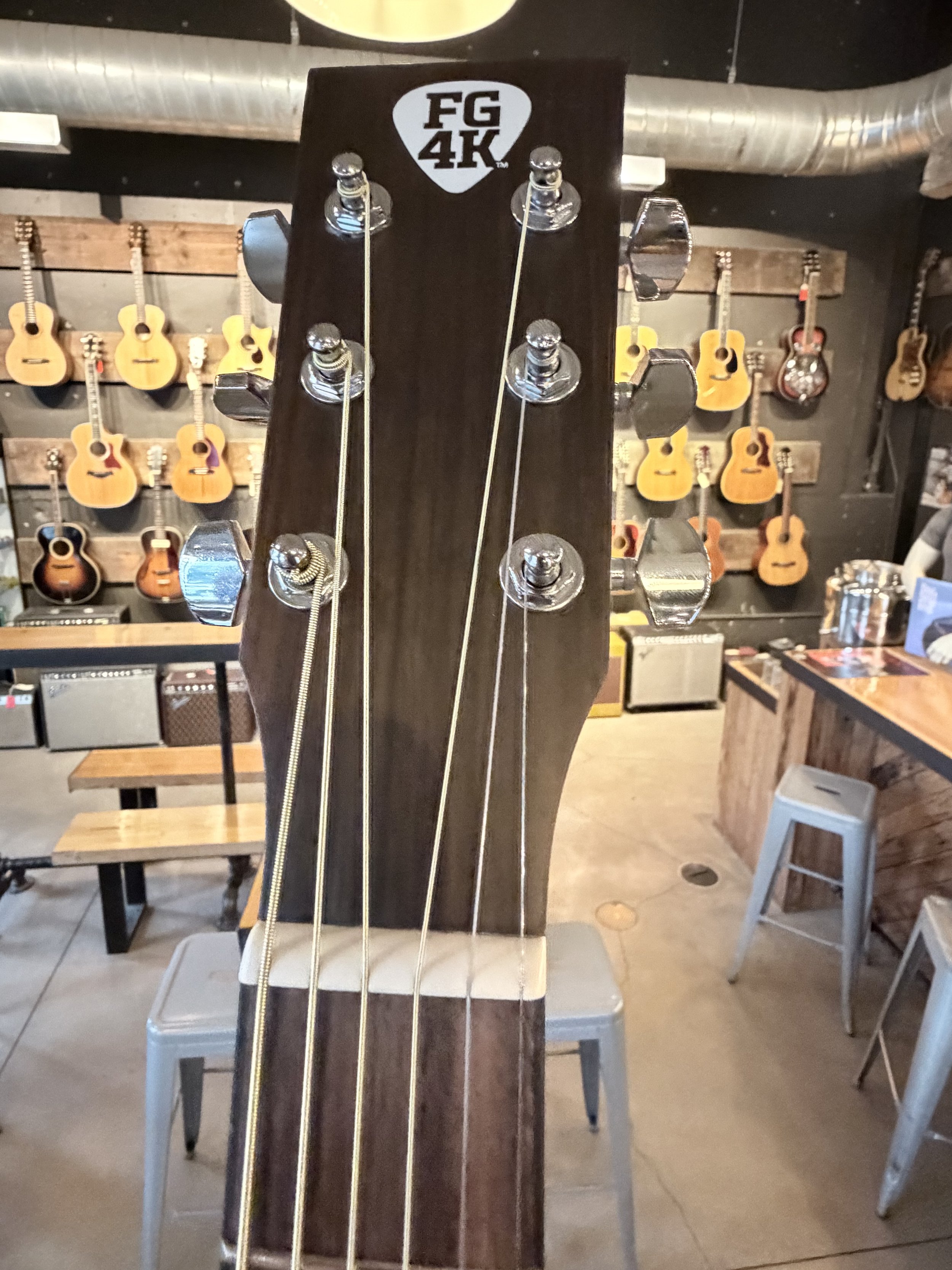FG4K GUITAR STRUM4.jpeg