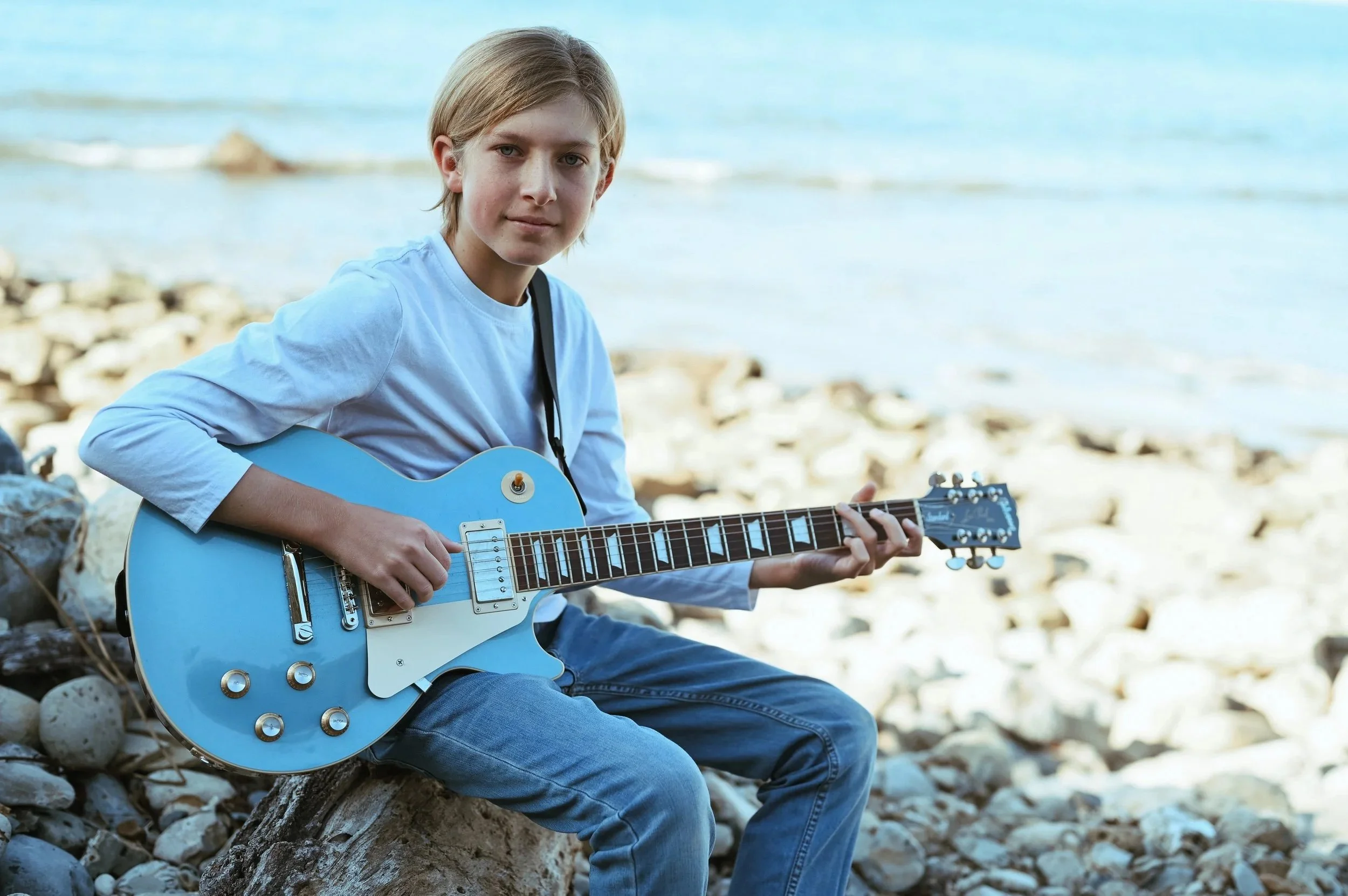 Saxon Weiss Free Guitars 4 Kids