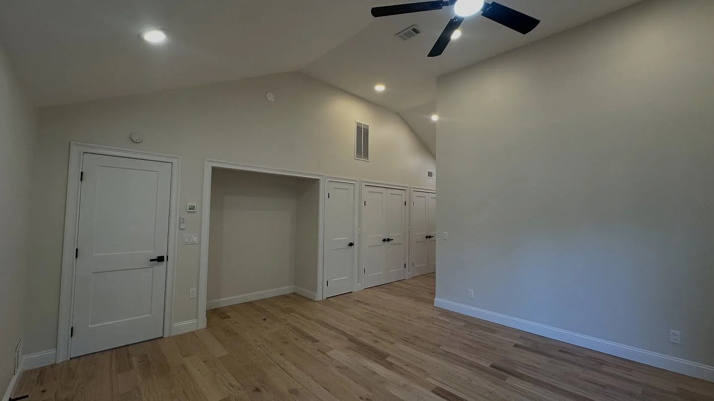 Check out this stunning room makeover ✨

#HomeImprovements #HomeDecor #Home #Construction #HomeImprovement #HomeRenovation #Renovation #HenryDidIt #Commercial #Residential #Flooring #BathroomRenovation #KitchenRenovation #DeckRenovation #BasementReno