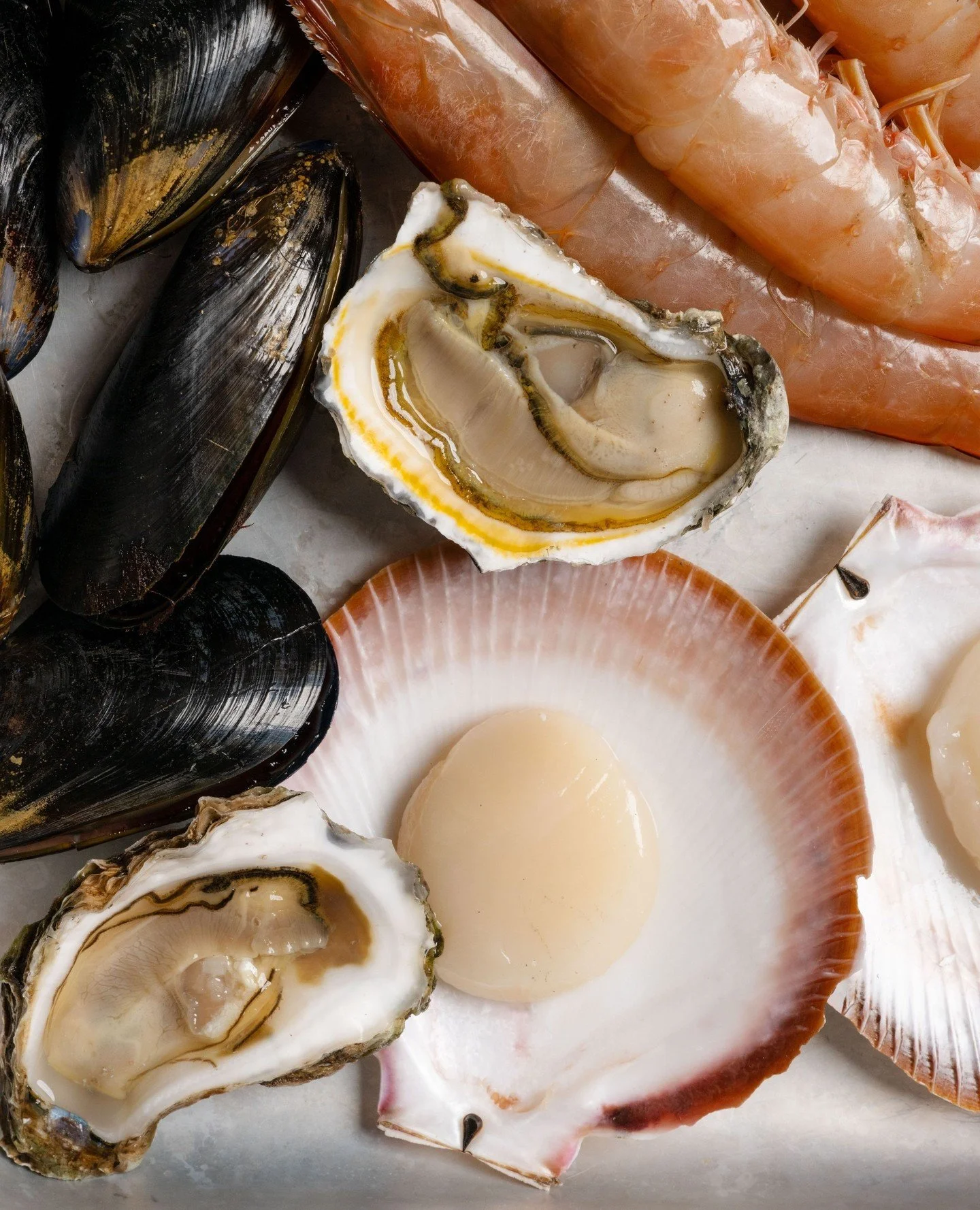 The Hot Shellfish Platter. Prawns, mussels, oysters, scallops, clams, pipis and blue swimmer crab, brought together with parsley, chilli, olive oil, garlic and a squeeze of lemon.⁠ Simple. Delicious.⁠
⁠
#RickSteinAtCoogeeBeach #HotShellfishPlatter #S