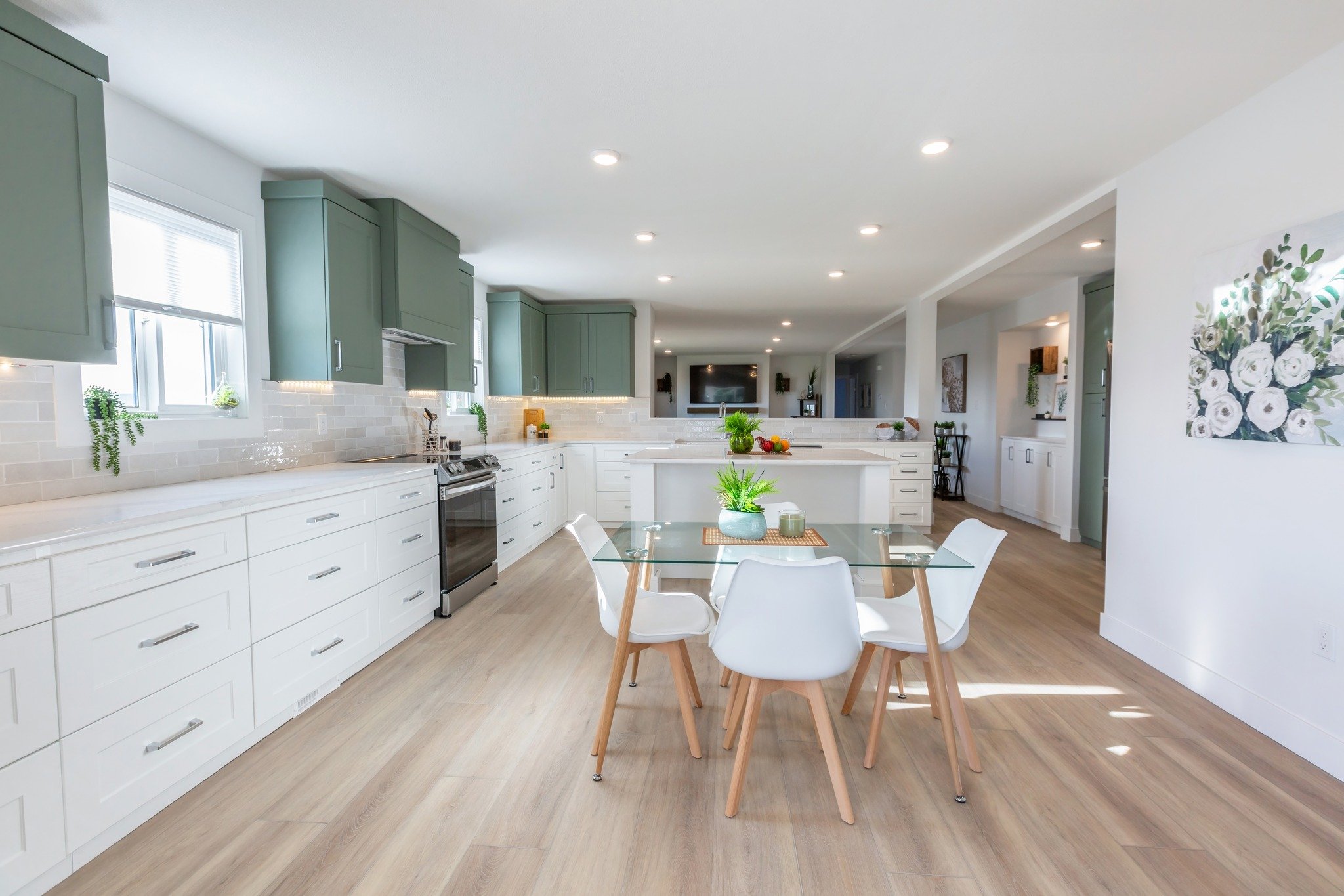 Picture yourself hosting here next spring 🌿

With customizable floorplans at Monterey Estates North, you could be gathering around your own dining table by next Easter. 

Design a space that fits your lifestyle, then enjoy it sooner than you think. 