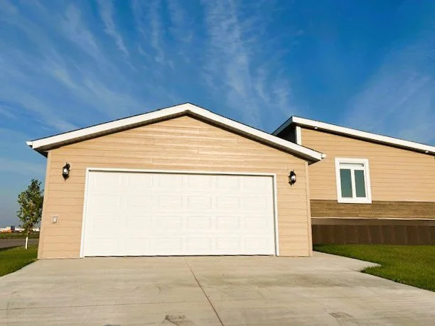 More than just parking space 🚗

At Monterey Estates North, many lots offer the option to add a spacious garage&mdash;giving you extra room for storage, hobbies, tools, seasonal items, or simply keeping your vehicles protected year-round. It&rsquo;s 
