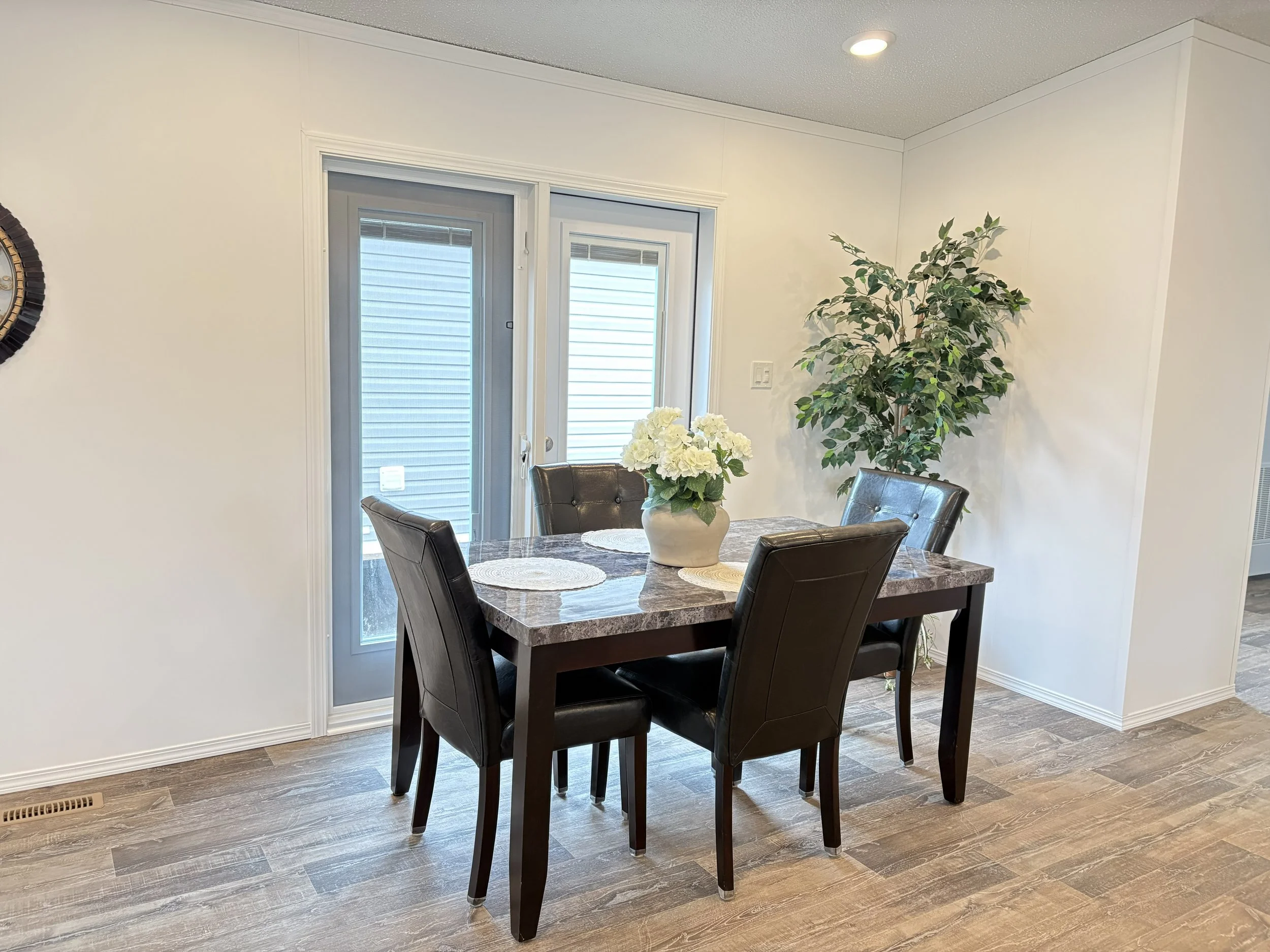 Dining room.jpg