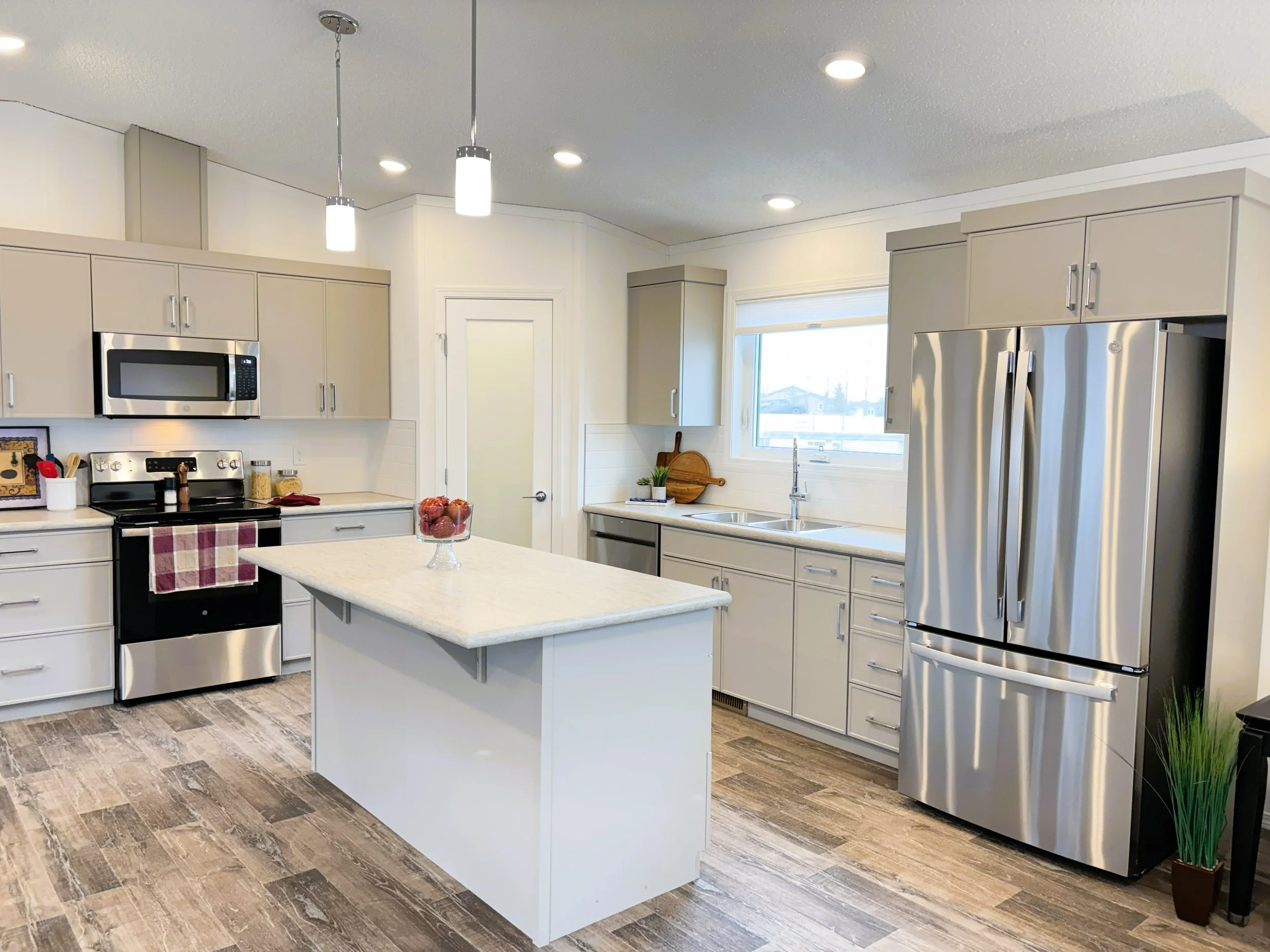 Kitchen side view.jpg