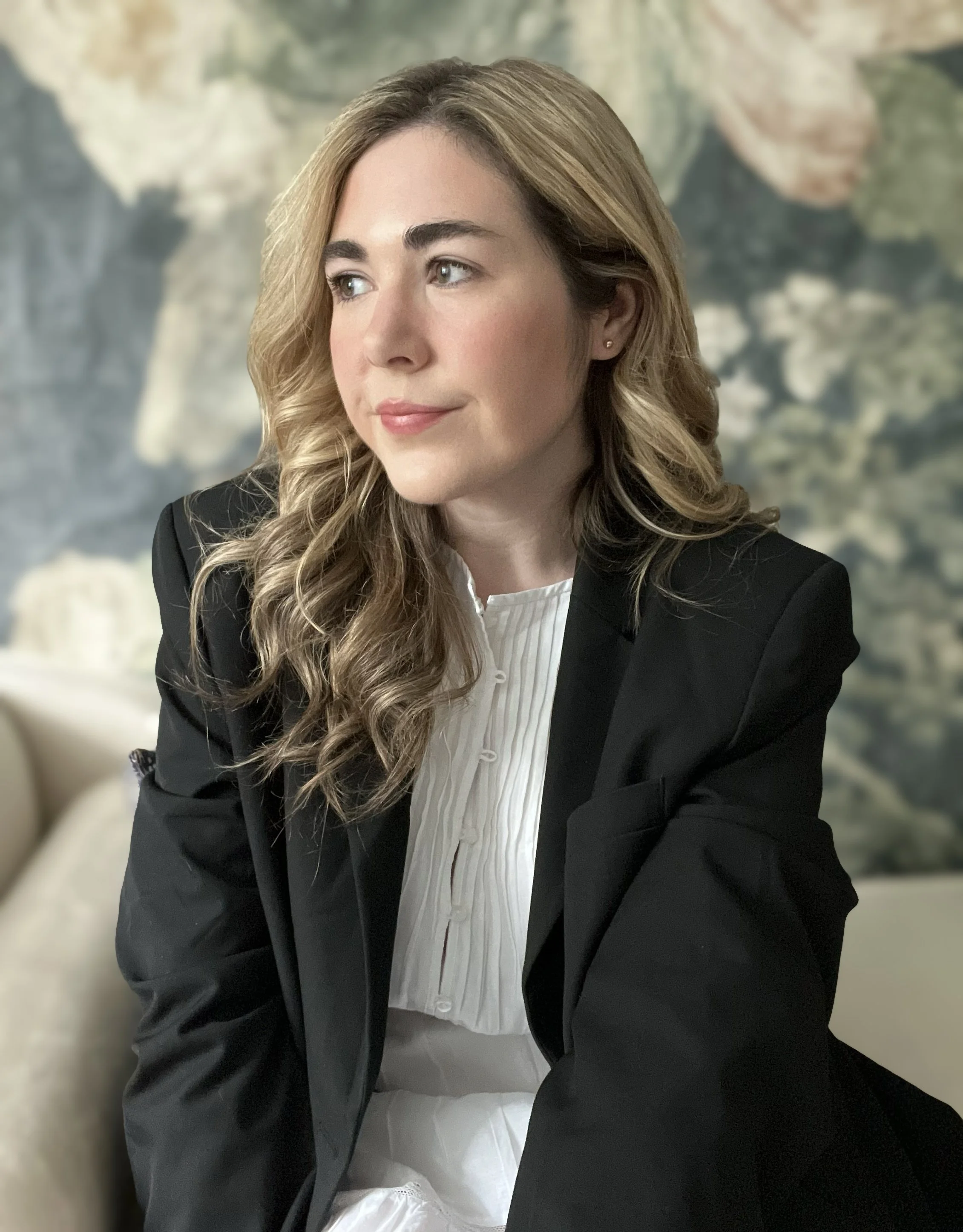 ava Reid author photo
