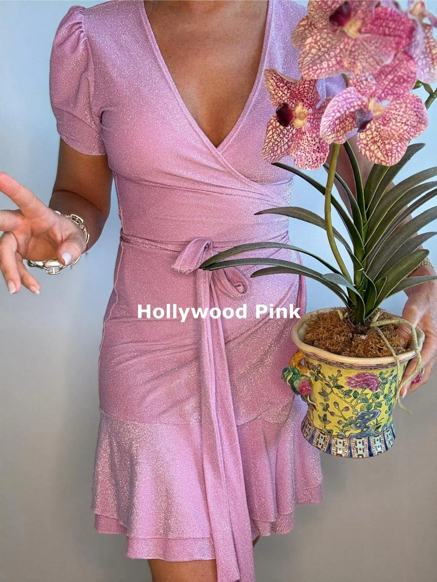 Closet Staple. The Sloane Dress in Hollywood Pink Sparkle, no less! 

#hollywood #oscars #cannesfilmfestival #cannes #ferrari #porsche #mercedes #movies @brickellrunclub @miamirunclub #runclub #vintagecars #goldenglobes