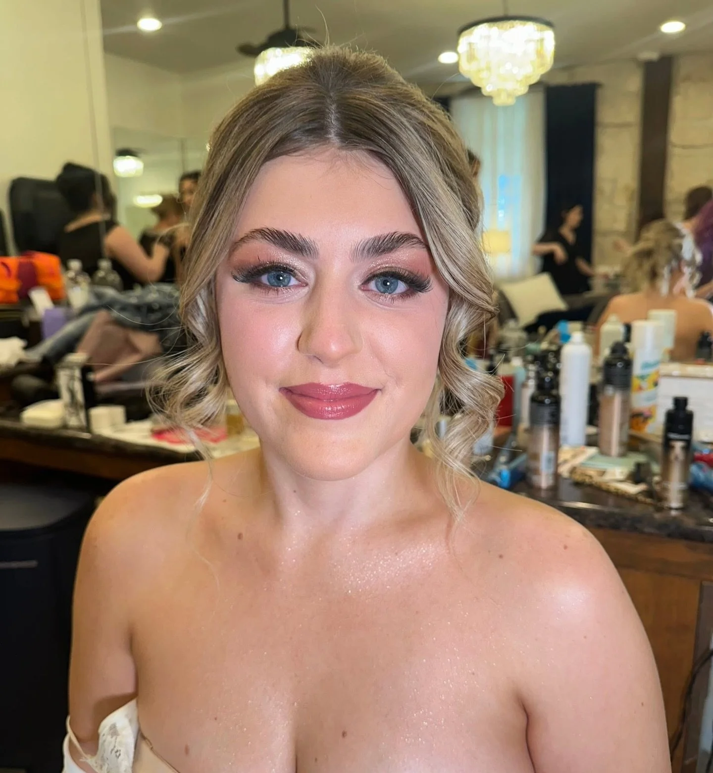 Love is in the air 💞  and her glow was just a part of her forever

Hair and makeup: @beneaththemascara