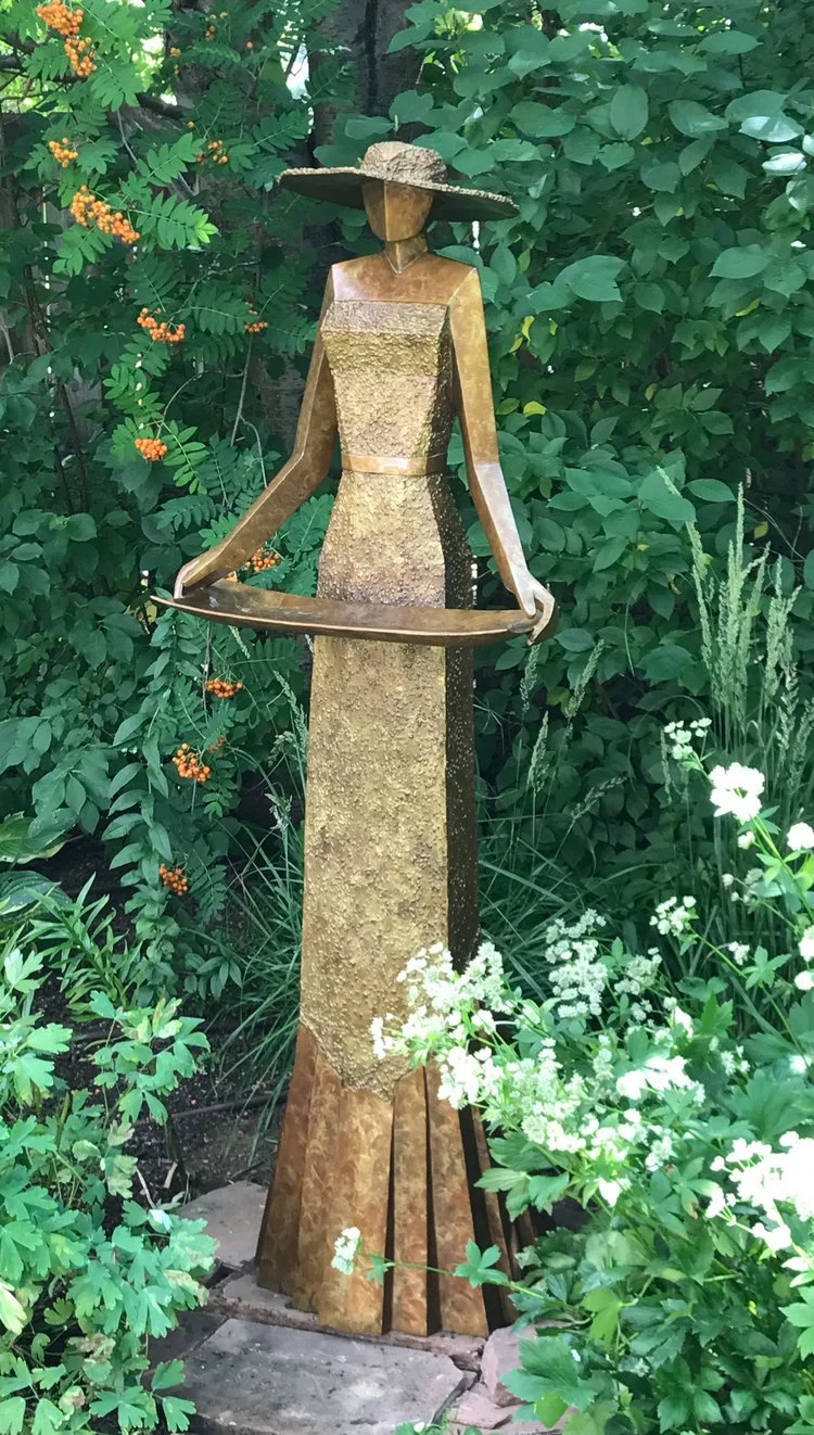 Elle
62''H x 17''D x 21"W
Bronze edition of 9 (1 REMAINS)