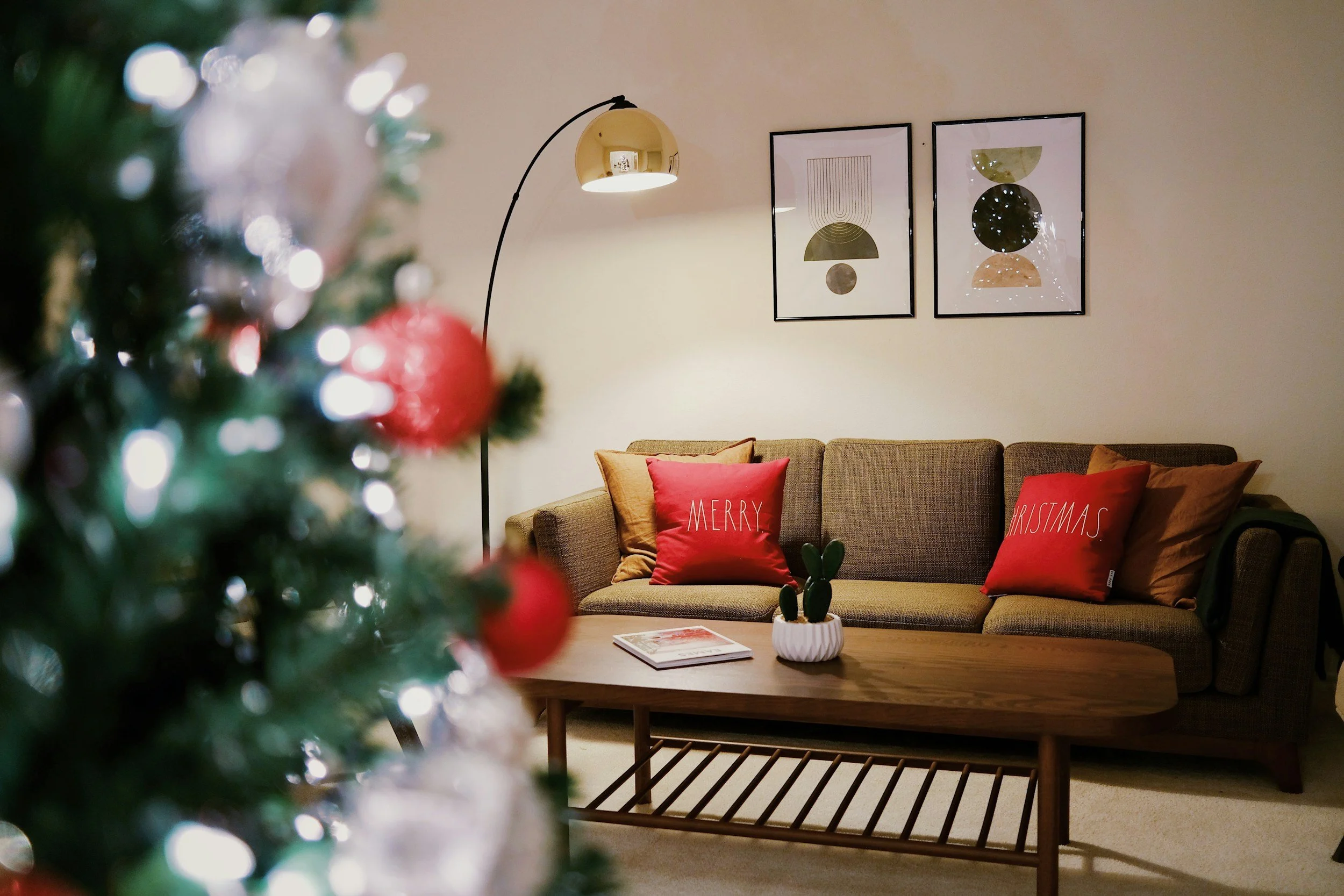 Decor for your mobile home to create the perfect cozy Christmas