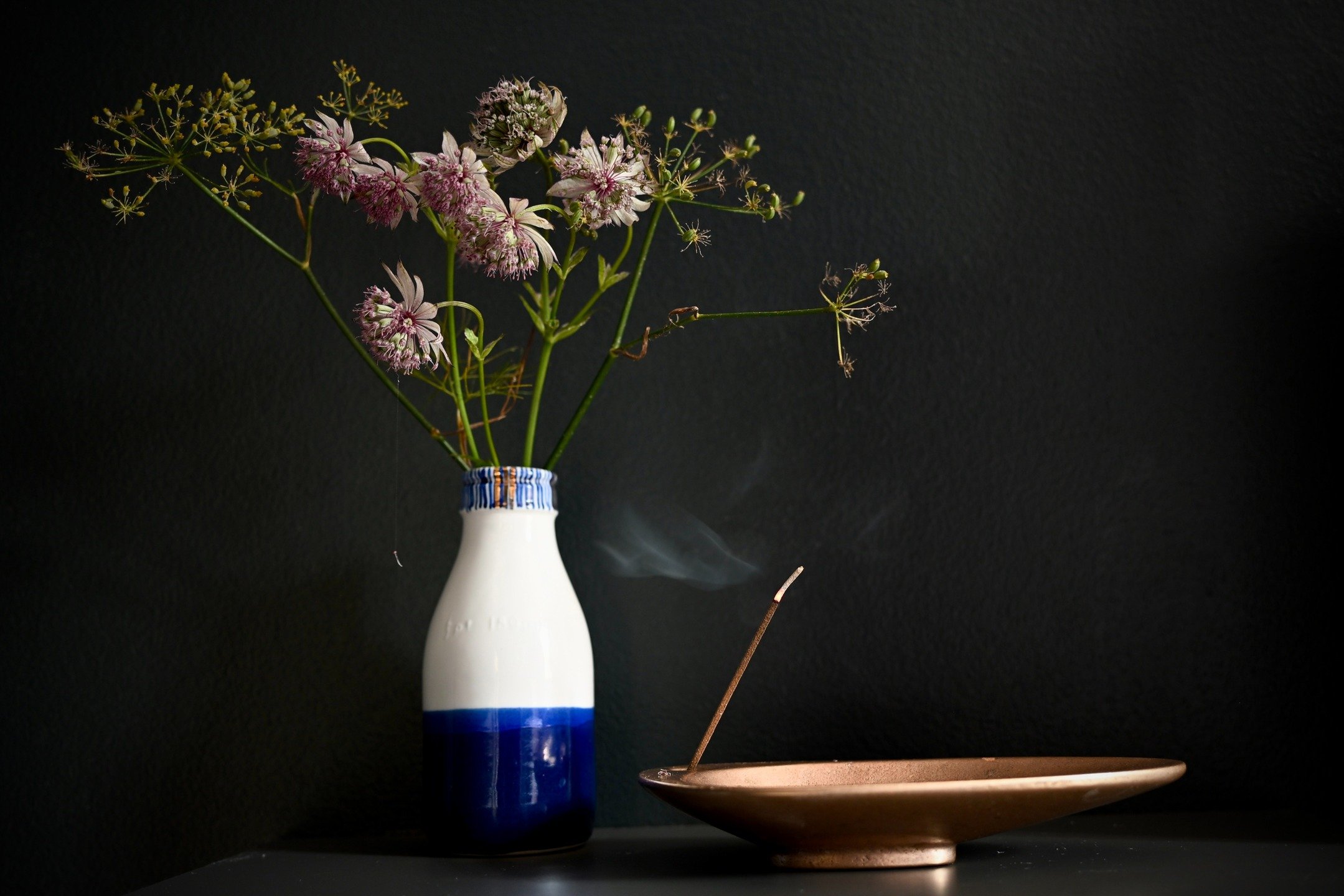 Have a bit of incense on, some garden blooms, and a very chilled afternoon at the caf today.

I wanted to say hello to my lovely new followers 👋 &mdash; welcome thanks so much for being here and following along.

If you haven&rsquo;t already, have a
