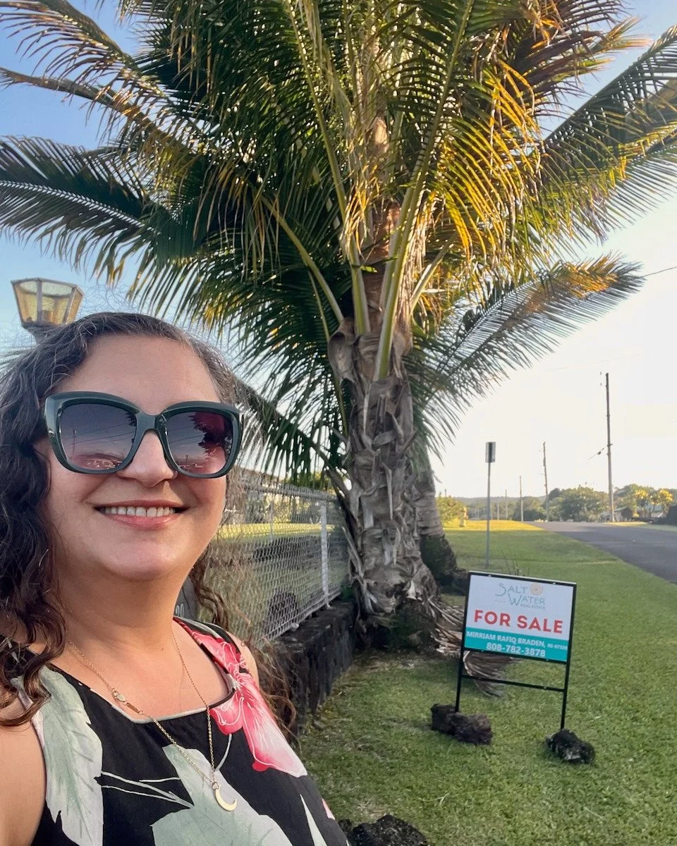 🏡 39 Laula Rd is a spacious family home with 4bd/3ba, steps from the golf course in Hilo's Waiakea district, listed at $780,000.

Join me for an open house this Sunday 12/28/25 from 10a - noon! 🌞

-open concept
-lux dark tile throughout
-huge prima