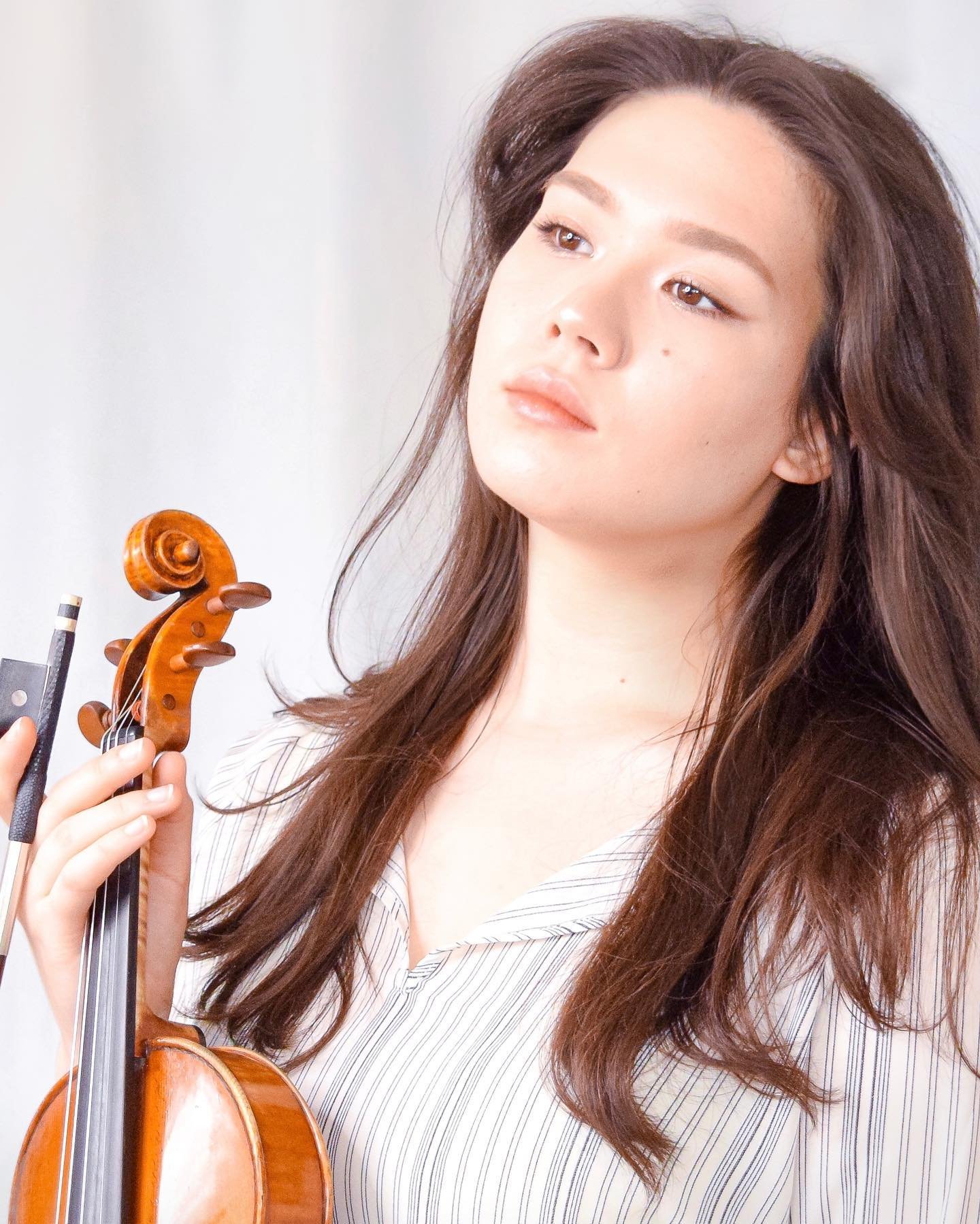 &bull;The Colburn Gala 2023&bull;
This Sunday I will be performing the Korngold Concerto at @waltdisneyconcerthall with Maestro St&eacute;phane Den&egrave;ve and the Colburn Orchestra. I am so so excited✨
~~~~~~~~~~~~~~~~~~~