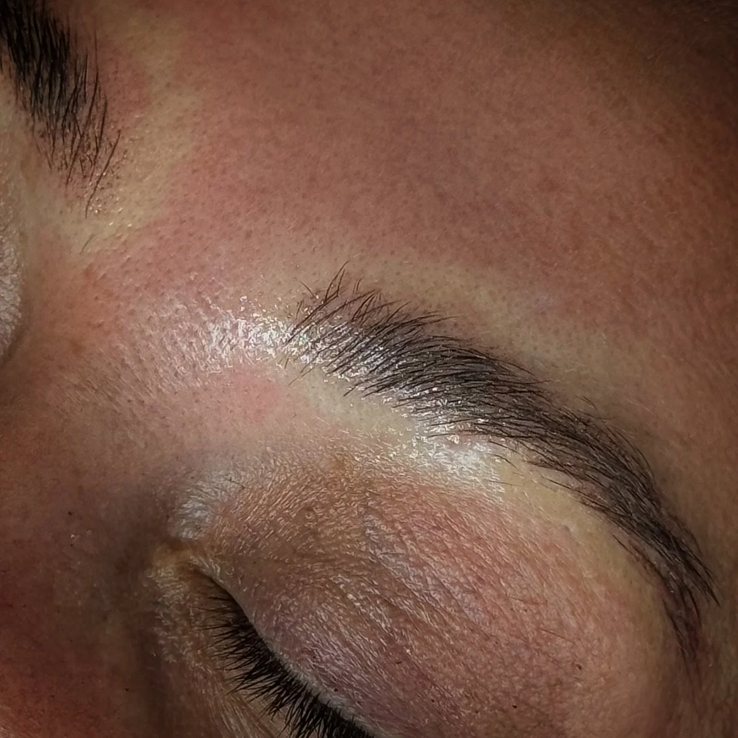 Soft, natural brows tailored to you 💫

Artist @dannysimonyi