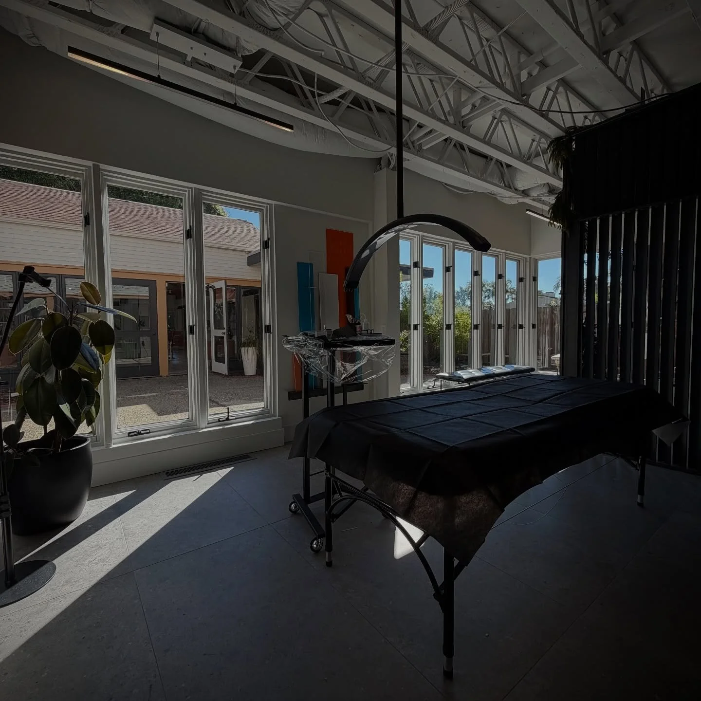 Happy Sunday 💙 Just a reminder, our studio is closed on Sundays and Mondays. Have a wonderful day!