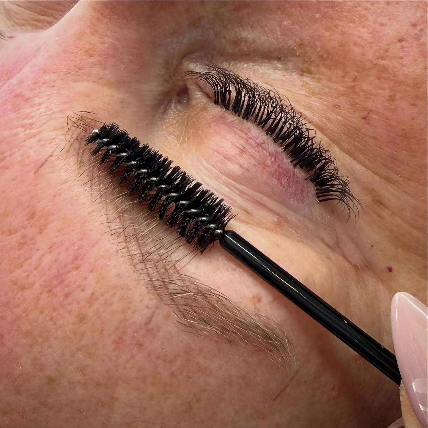 Spot on! Beautifully done and healed #microbladedbrows. The hairstrokes are impeccable, so clean and crisp 👏🏽. Loving the microbladed brows 🏆 

Artist @dannysimonyi online bookings are live on our website