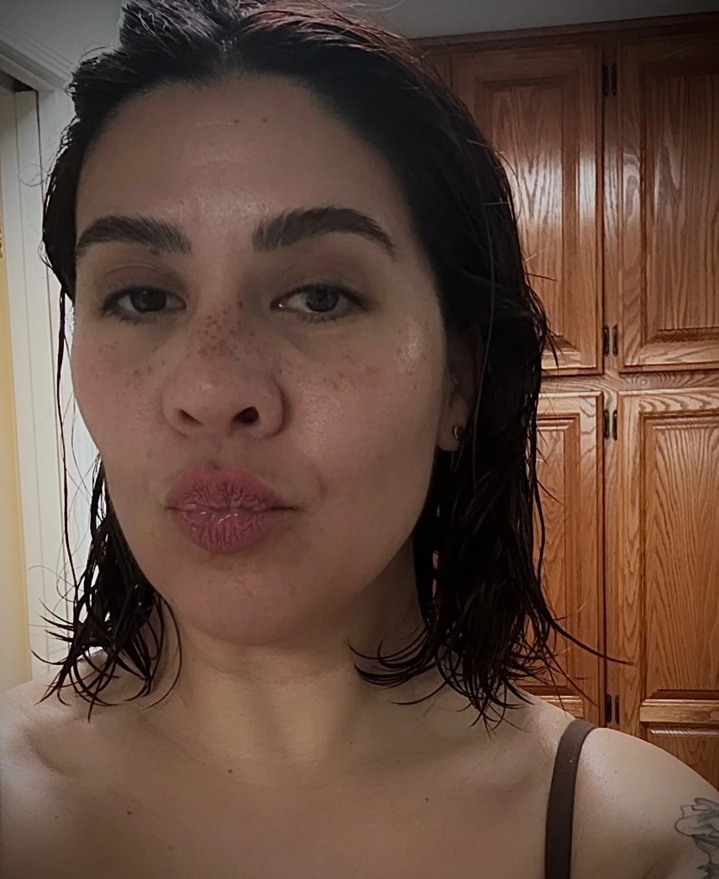 Freckle tattoo FAQ:
&bull; Yes, they fade
&bull; Yes, that&rsquo;s intentional
&bull; No, they shouldn&rsquo;t stay dark
&bull; Yes, healed freckles look more natural than fresh
Education over trends &mdash; always ✨

Artist 🧑&zwj;🎨 @dannysimonyi